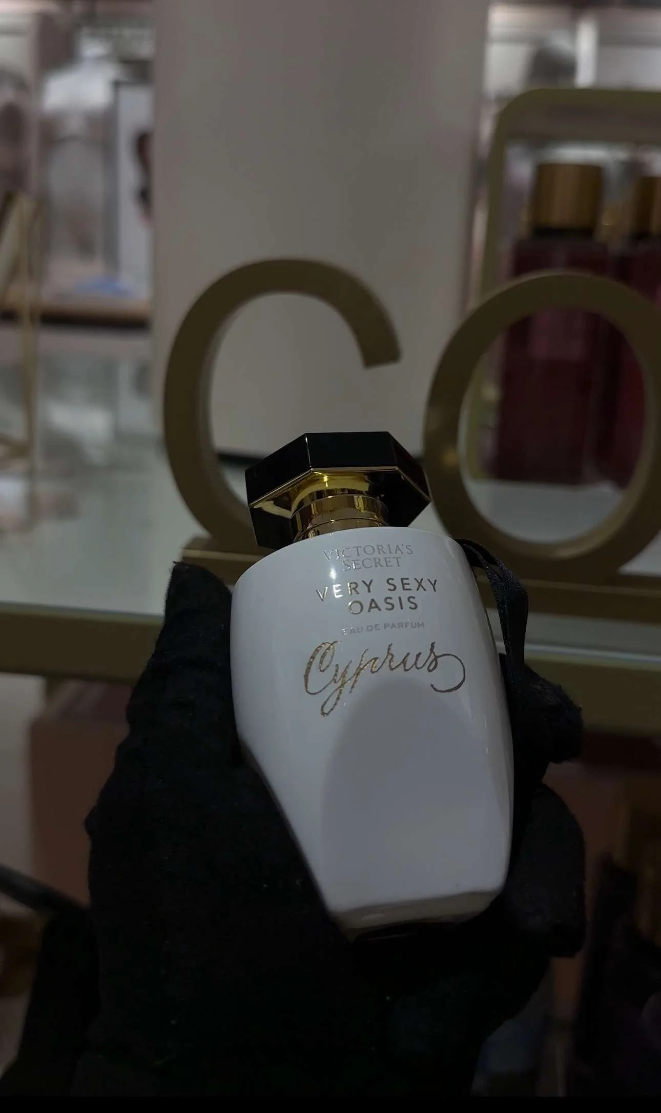 engraved-Very-SExy-Oasis-VS-perfume.jpg