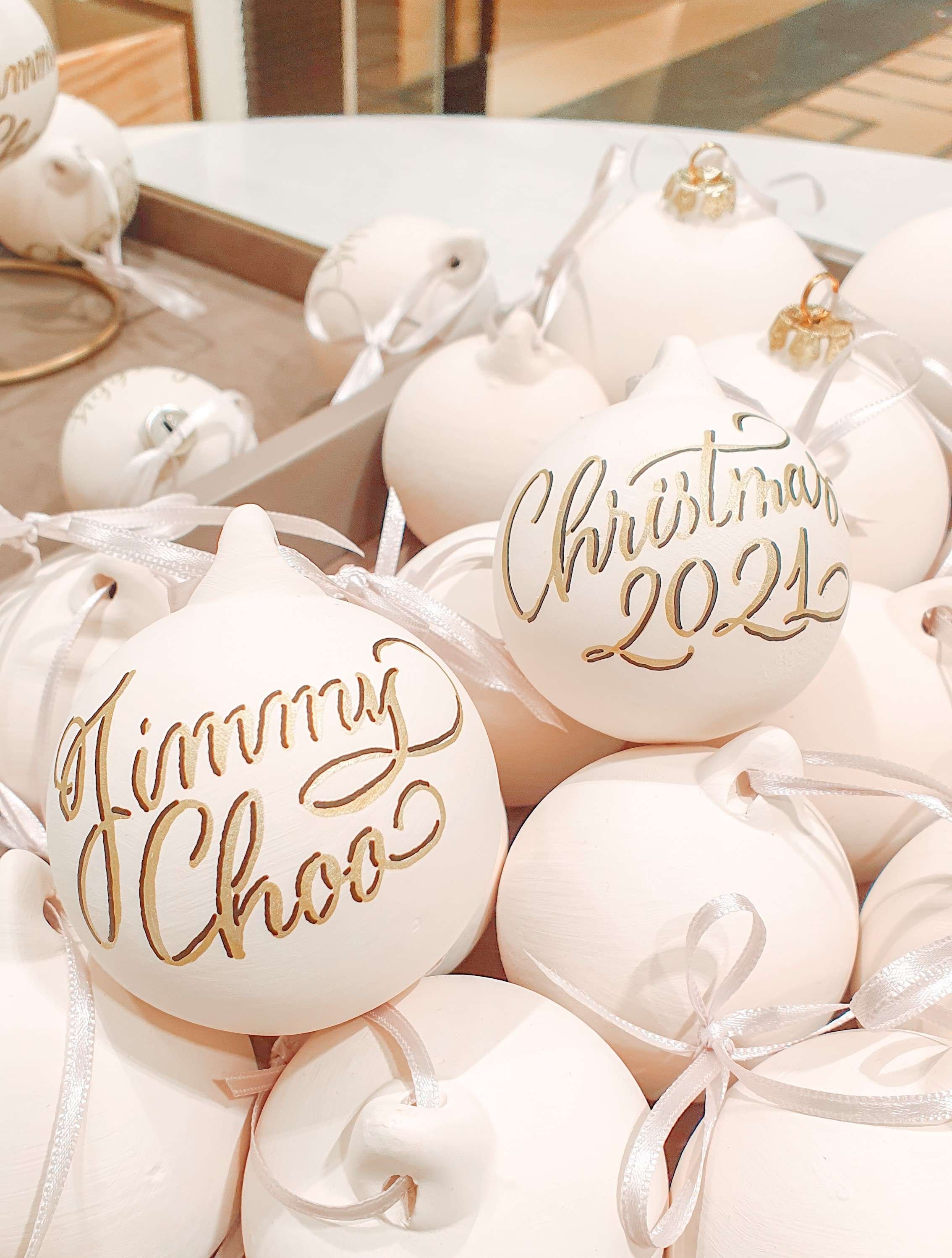 on-site-christmas-calligraphy-baubles.jpg