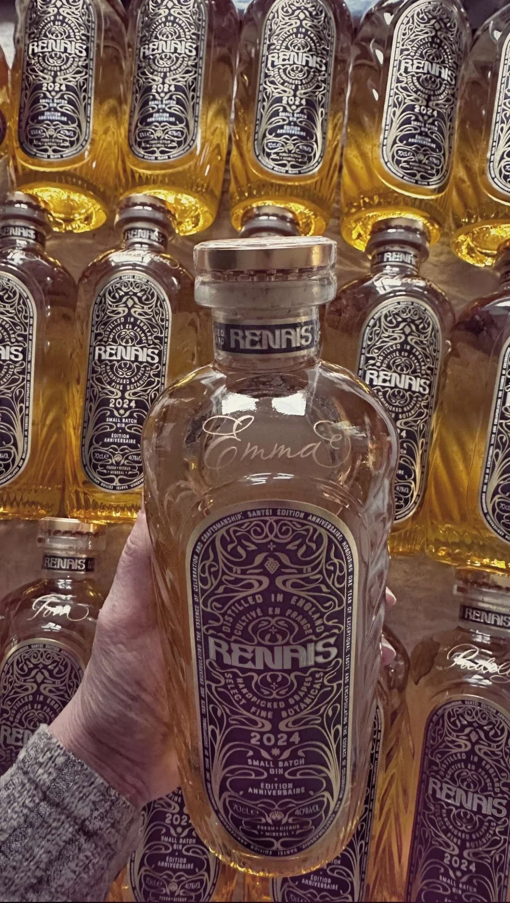 In-studio-engraving-gin-bottles-for-Renais.jpg