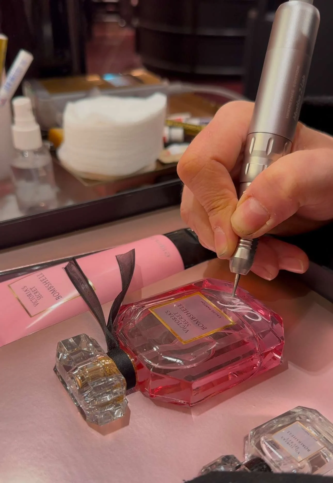 live-perfume-engraving-in-london.jpg