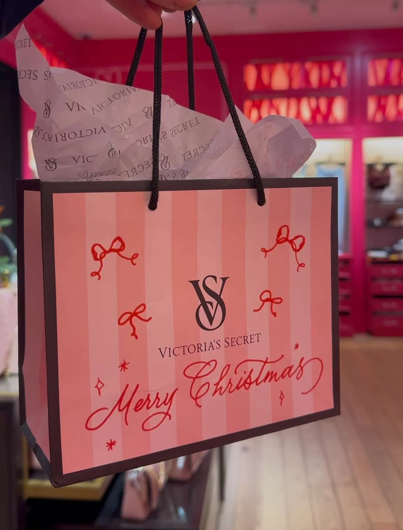 in-store-calligraphy-activation-for-victorias-secret-uk.jpg
