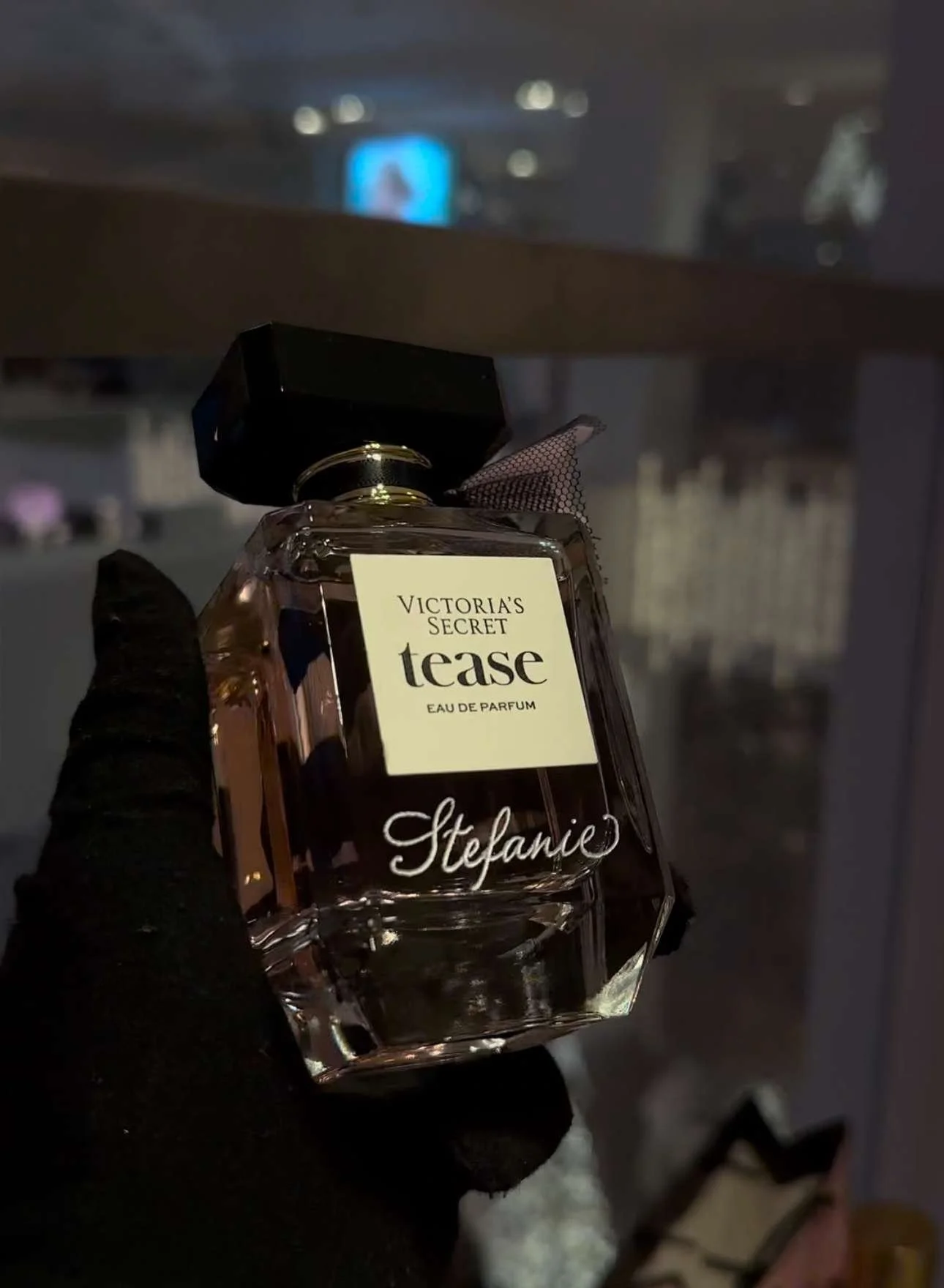 perfume-engraving-in-store-at-vistorias-secret.jpg