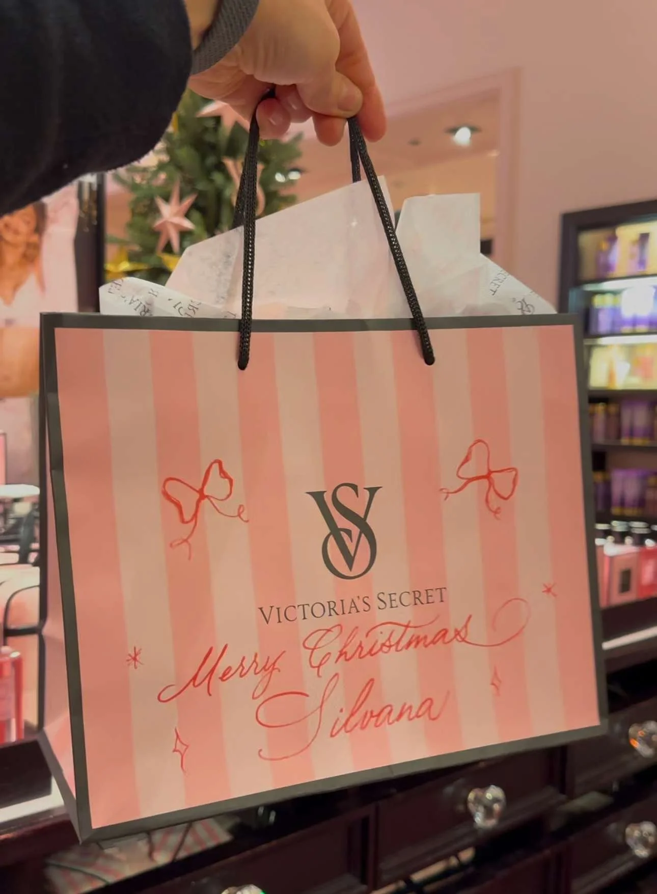 bag-calligraphy-personalisation-at-victorias-secret.jpg