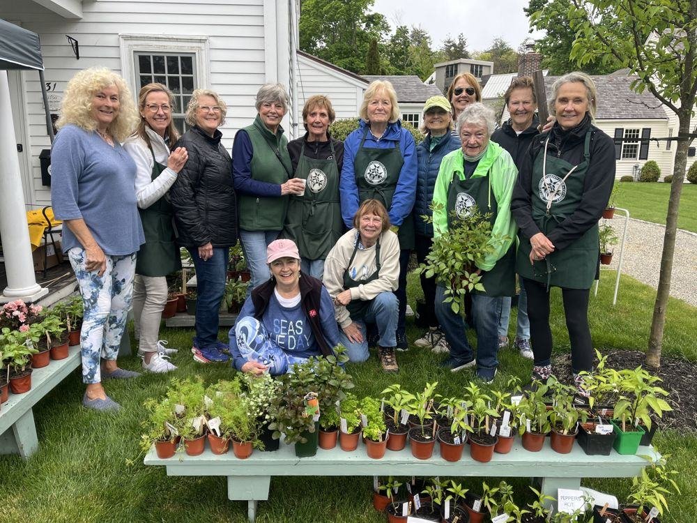 68-club-members-together-at-the-plant-sale.jpg