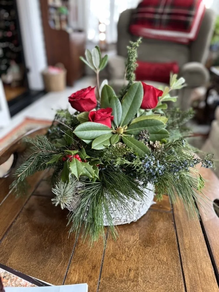 36-roses-holly-and-juniper-berries-in-a-birch-c.jpg