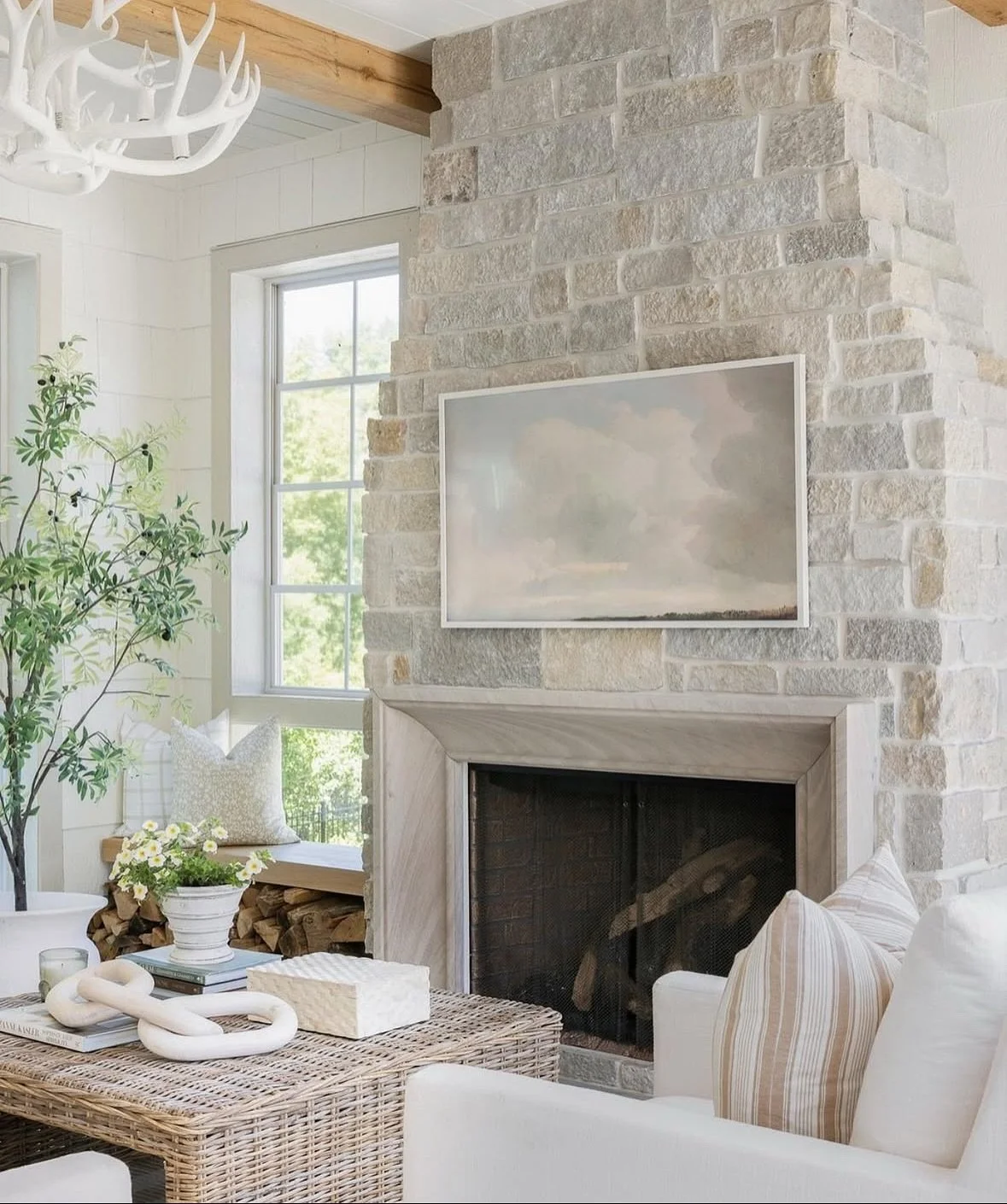 This #sundaysaves is all about fireplaces. It&rsquo;s the season (slowly getting there in CA) for a slow, cozy day curled up in front of a fireplaces and I can&rsquo;t wait until it&rsquo;s time to put up holiday decor.

All these fireplaces are diff