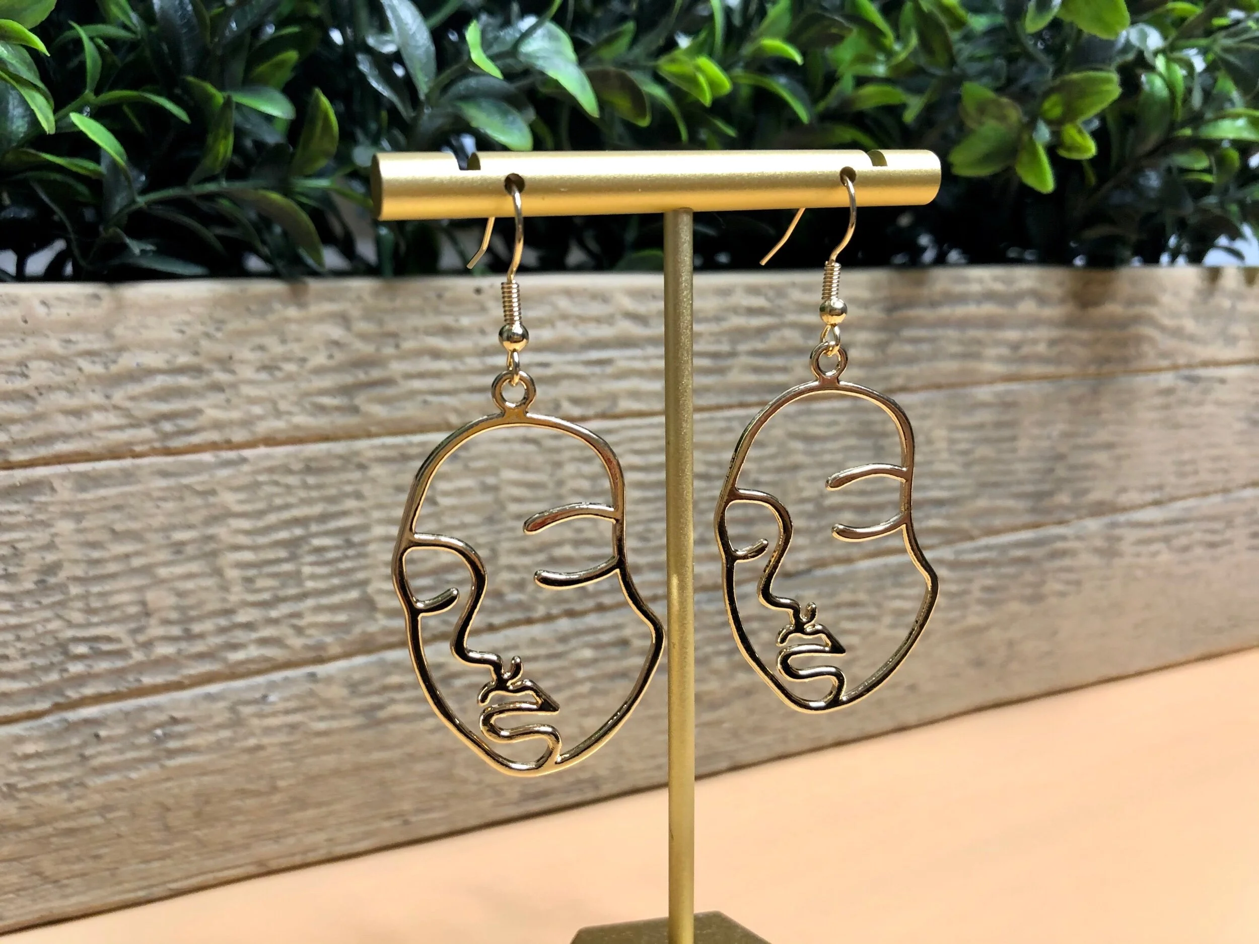 BDBCA84C-E191-4BCE-BDBF-562246700FE4