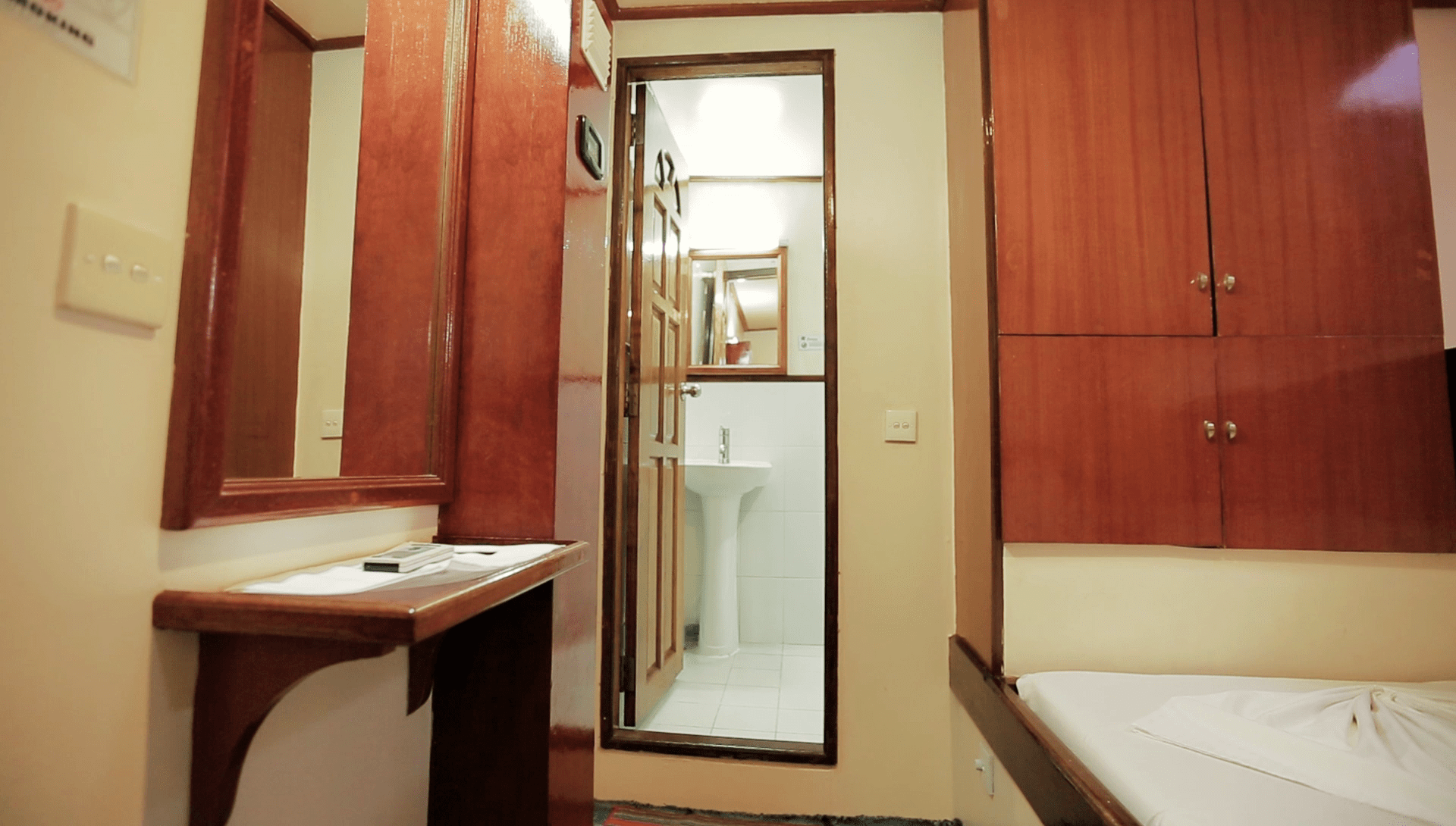 Dhinasha Lower Deck Cabin