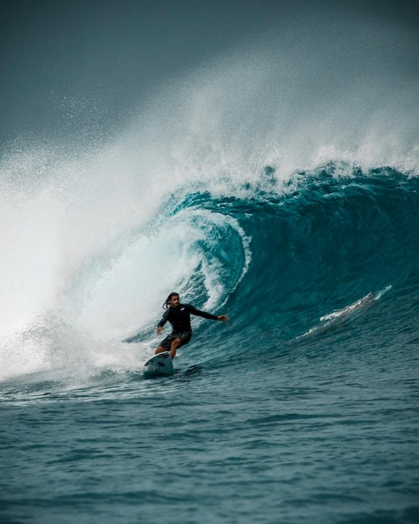 Dhinasha Surfing