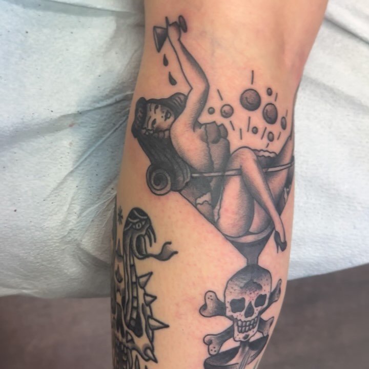 #sailorjerrytattoo #offthewall #flashtattoo #saintsandsinnersbaltimore 
Thanks Hals 💥✊🏼💥
.
@saintsandsinnerstattoo 
🍷🥂410-276-1300🥂🍷
.
.
#booksalwaysopen 
.
#getsome 
.
.