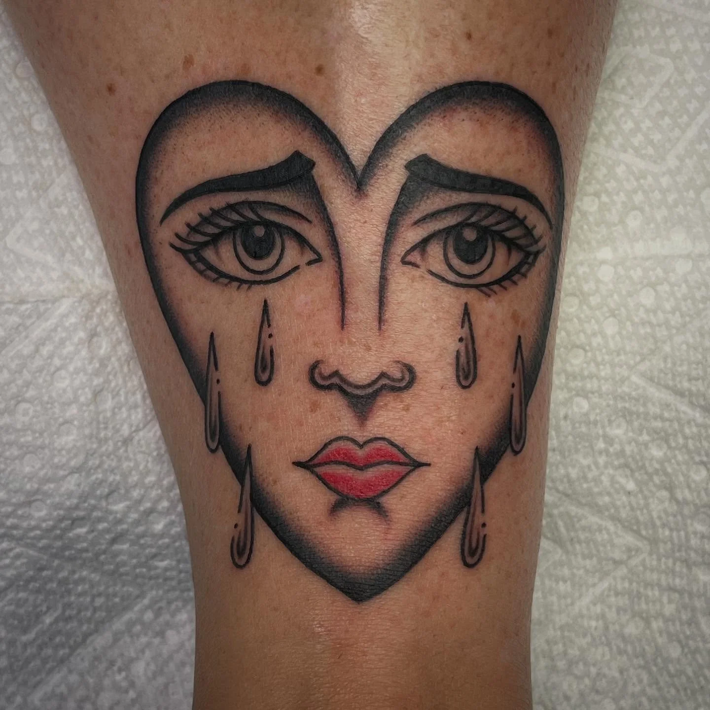 Sad to see the summer go, thanks to @heatherajohnson7 for always getting cool one &amp; always for the support 🙏 

#tattoos #art #femaletattooartist #ladytattooer #americantraditional #blackandgreytattoo #blackandgrey #ankletattoo #traditionalartist