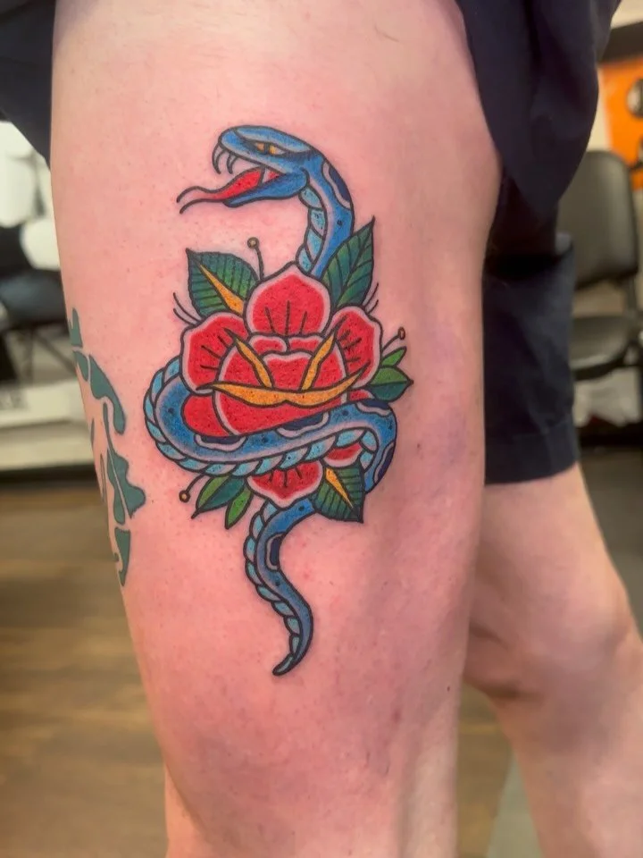 #snake #snakerose #snakerosetattoo 
Thanks Matt 🤘🏼😎🤘🏼
@saintsandsinnerstattoo 
🐍🌹40-276-1300🌹🐍
.
Saints and Sinners Tattoos
1610 Thames St.
Baltimore, Maryland 21231
.
.
#northeasterntattooer #baltimoretattooartist  #historicfellspoint #gets