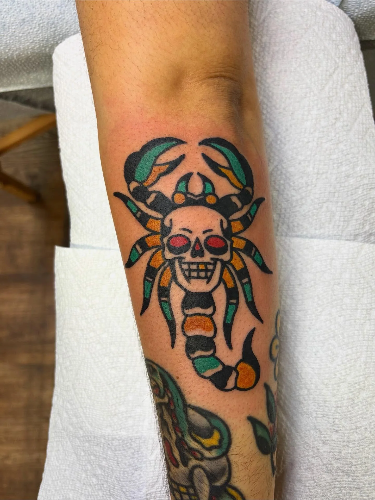 A piece from my flash, thanks Natalie!!!! Still more flash to choose from 💀🎃
&bull;

&bull;

&bull;

&bull;

&bull;

&bull;

&bull;

&bull;

&bull;

#tattooflash #brightandbold #spookytattoo #halloweentattoo #skull #scorpion #mdtattooartist #baltim