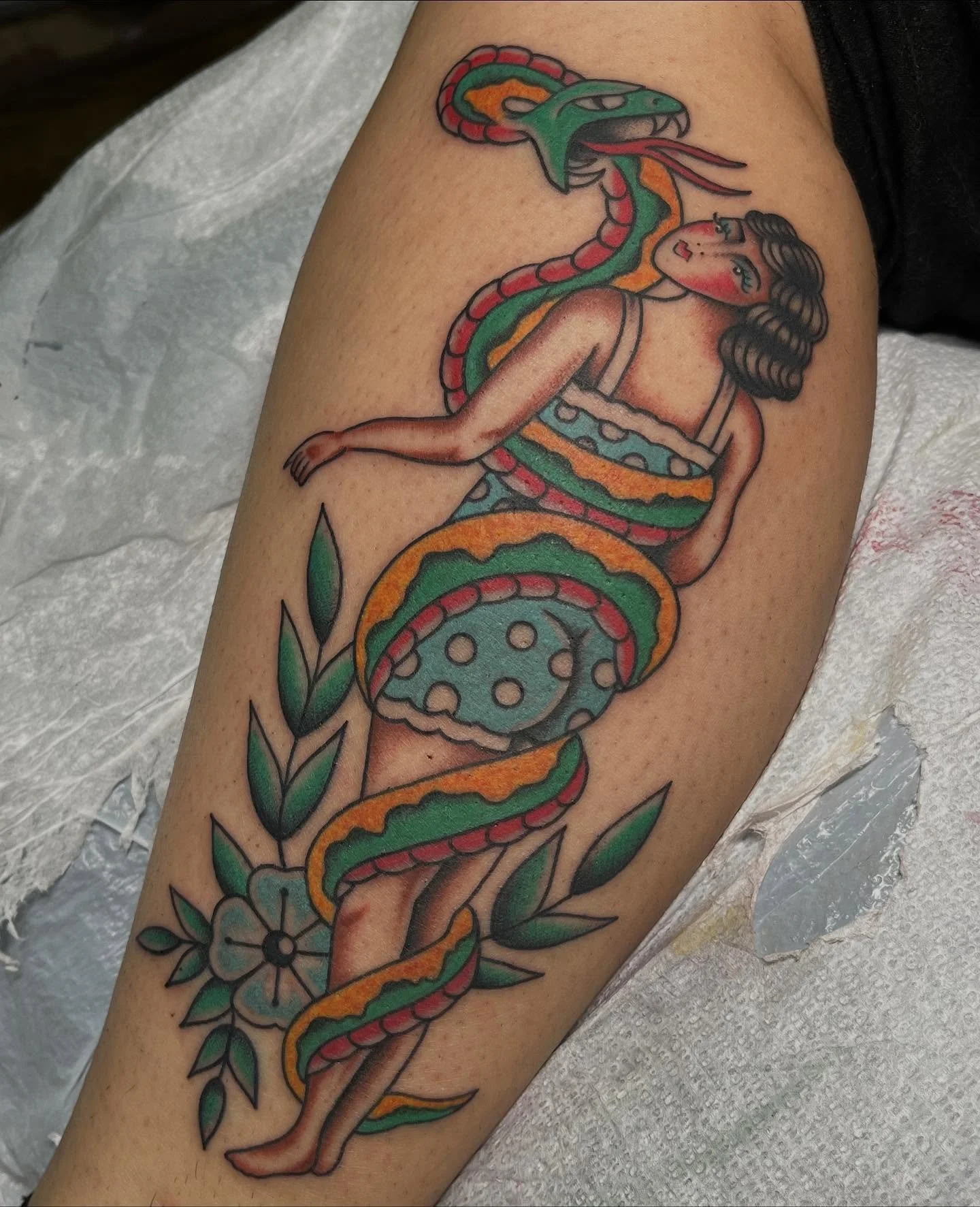 Thank you to everyone who got tattooed or just stopped &amp; chatted over the weekend @hocuspokeustattoocon such a great time thanks to the crew who made it possible &amp; @francescadecker for inviting me to work it with you 💗much love to yall

#tat