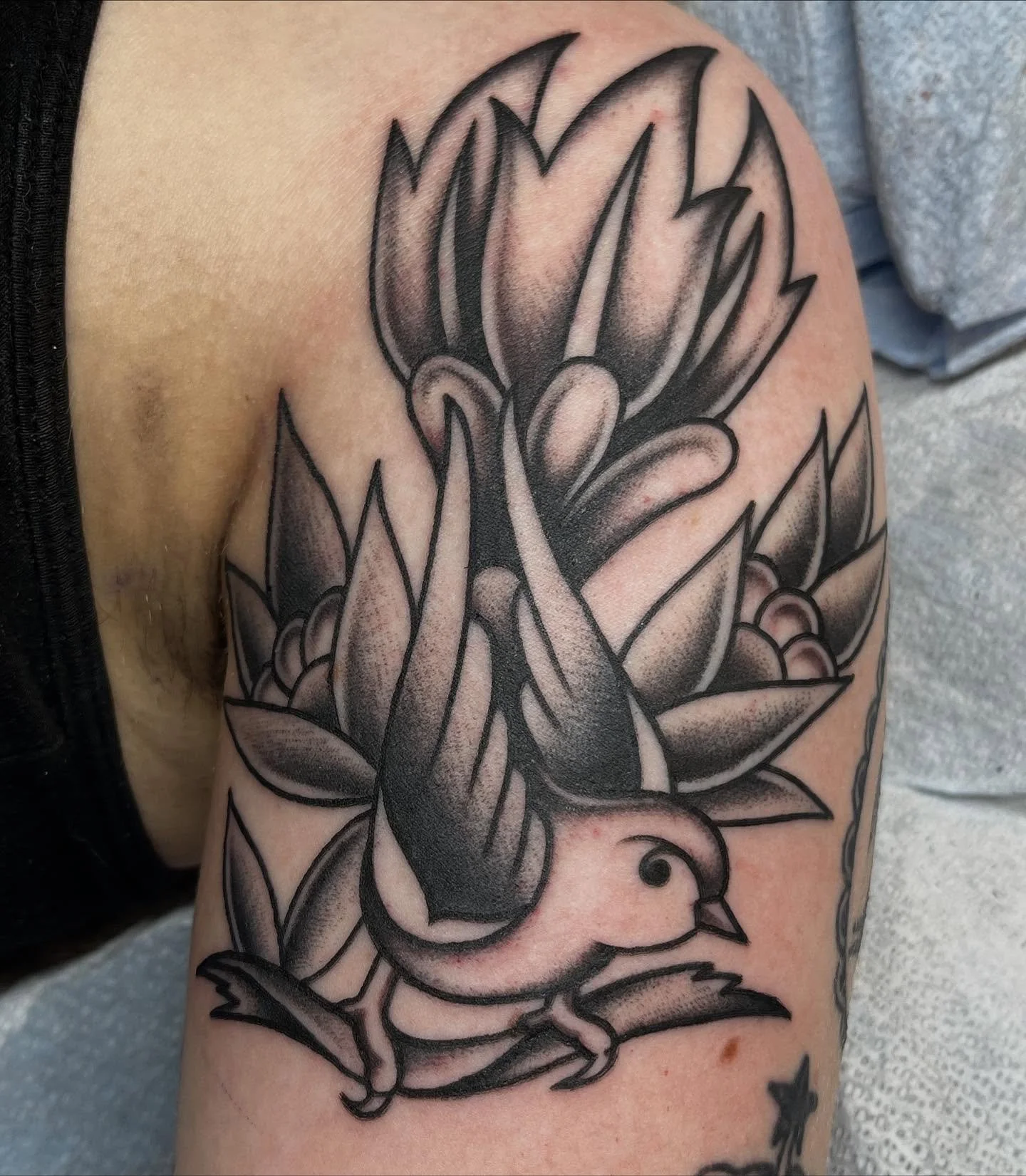 Some fun recents black n grey tats, thanks always to everyone who comes through with your ideas!

#tattoos #art #femaletattooartist #ladytattooer #americantraditional #blackandgrey #traditionalartist #traditionaltattoo #saintsandsinnerstattoo #maryla