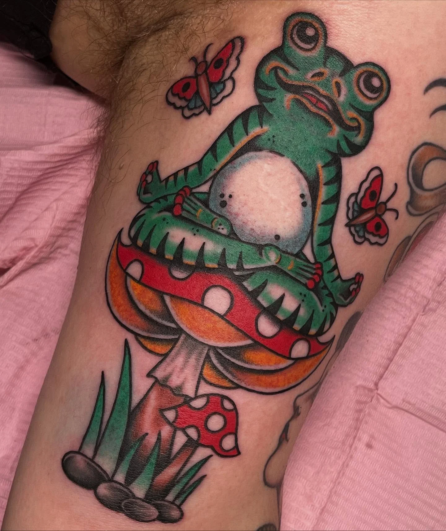 Just a real chill guy trying to find his zen thanks @randall_fxbg for always getting cool ones 

#tattoos #art #femaletattooartist #ladytattooer #americantraditional #colortattoo #traditionalartist #traditionaltattoo #saintsandsinnerstattoo #maryland