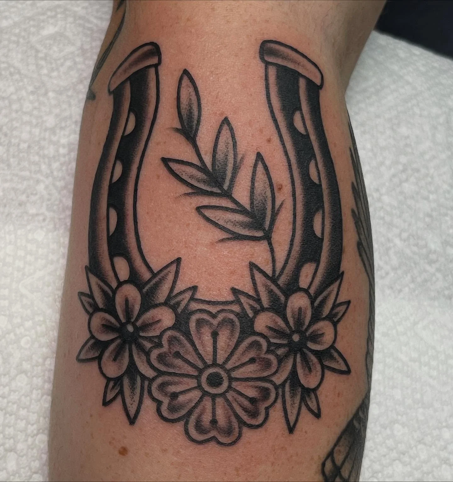 Some smaller pieces from this past week. November is starting to fill up quickly &amp; can&rsquo;t thank yall enough 🙏 DM or call the shop to get yourself in if you&rsquo;re itching for something new! 

#tattoos #art #femaletattooartist #ladytattooe