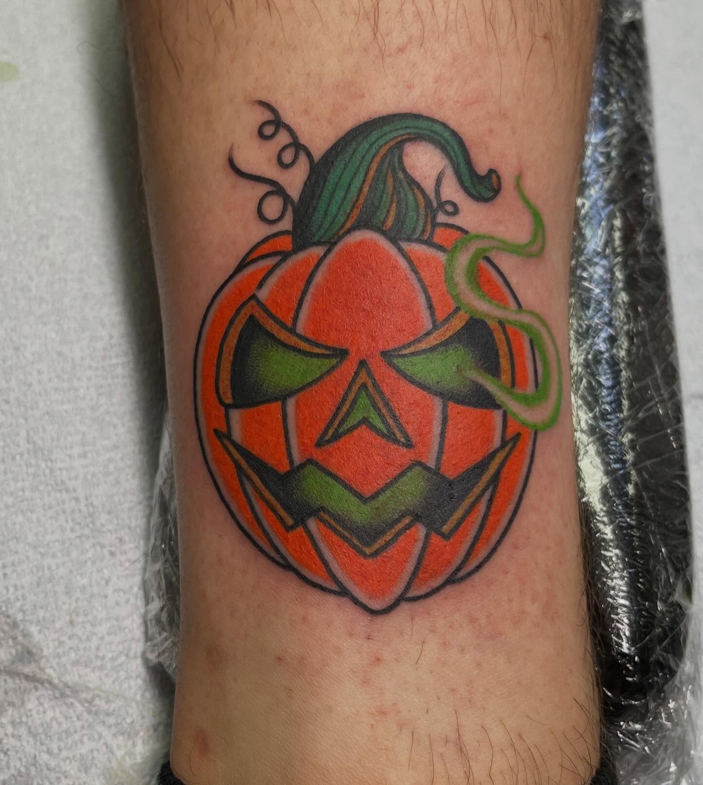 New one for Mason from couple weeks ago including some healed ones, thanks for coming back letting me add to your arm!

#tattoos #art #femaletattooartist #ladytattooer #americantraditional #colortattoo #traditionaltattoo #saintsandsinnerstattoo #mary