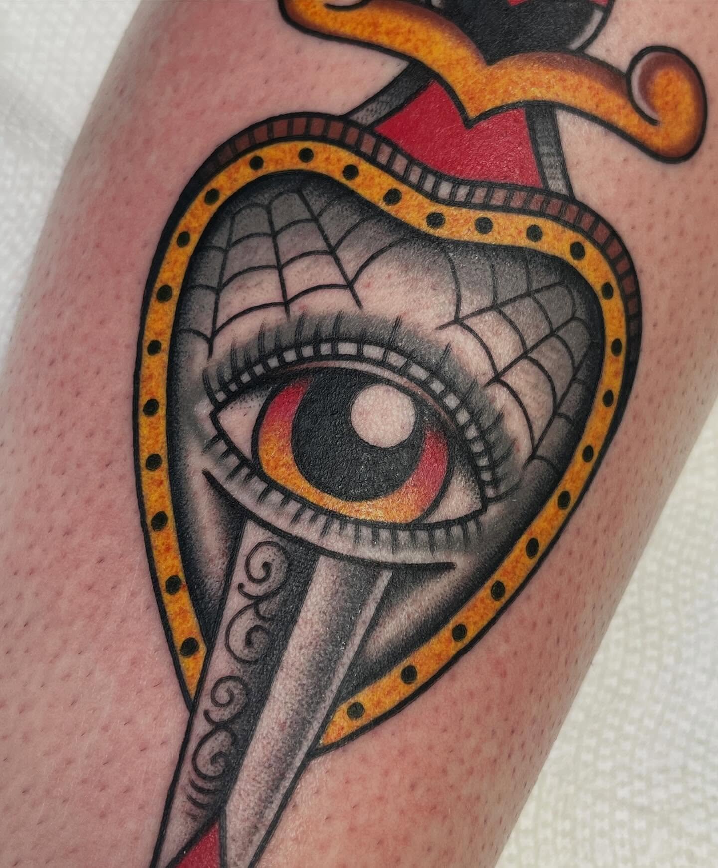 Super fun one added to @audreyallann leg today thanks again girl, swipe to see a healed one &amp; our new lil shop friend