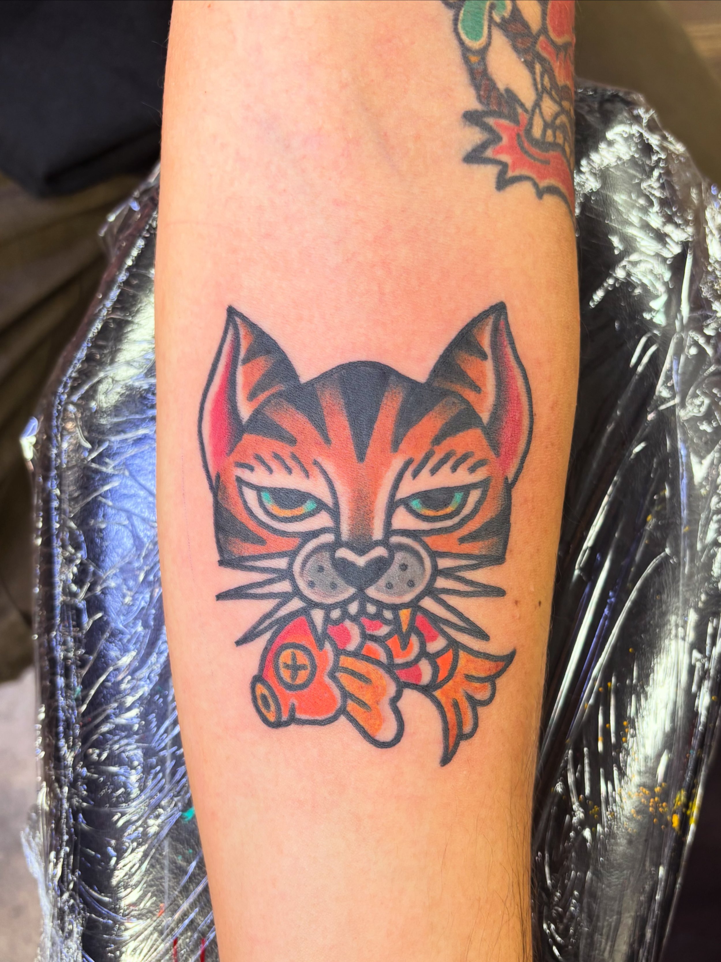 Cat from my flash🐈 Thanks Jon! 
&bull;

&bull;

&bull;

&bull;

&bull;

&bull;

&bull;

&bull;

&bull;

#cattattoo #fishtattoo #brightandbold #mdtattooartist #baltimore
