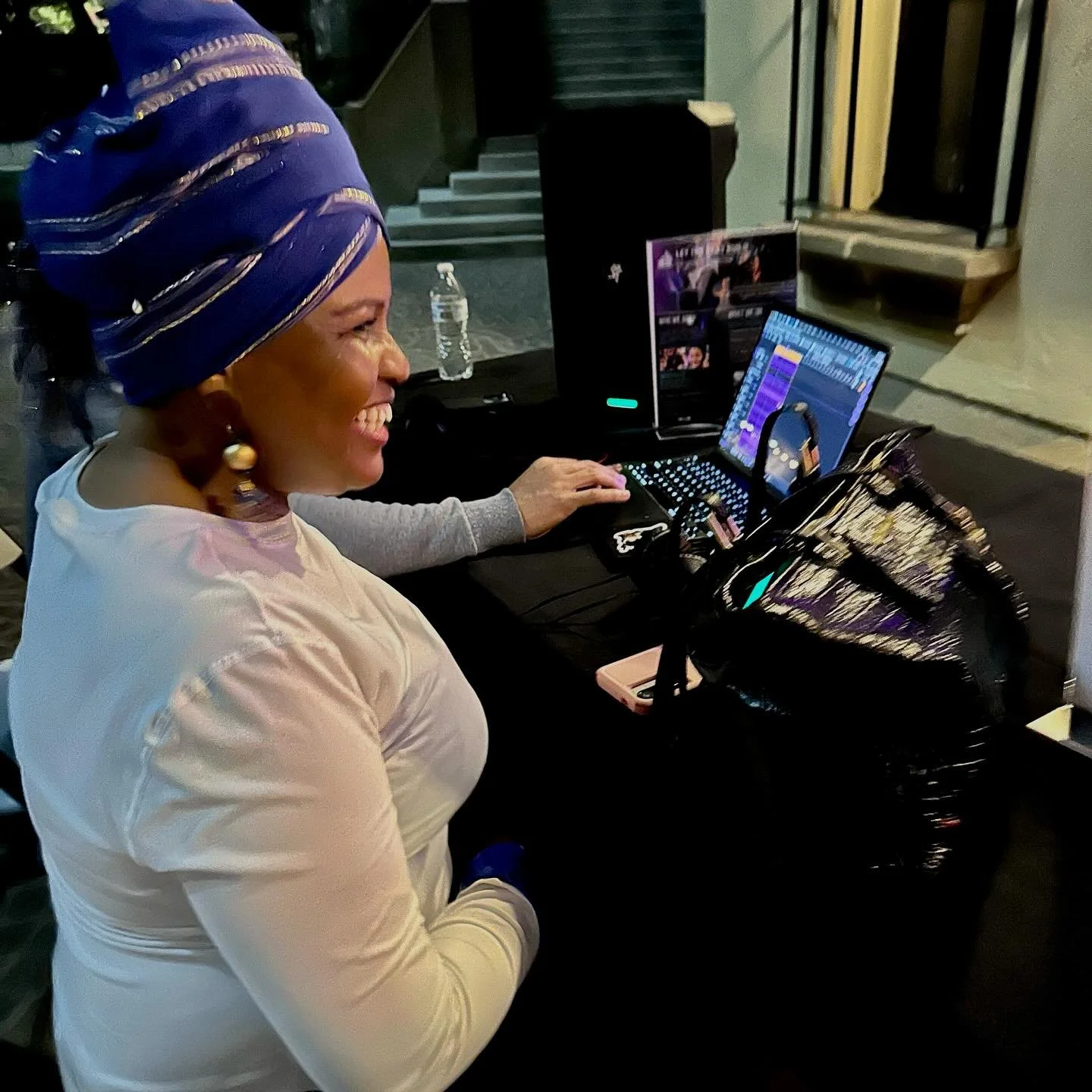 Shout out to @lascolinastex for inviting us to give the Light Club on the Mandalay Canal a place to share our experience and story.

It was a whole vibe. 🎶🚀

Adults tapped into their inner 80s and 90s, created real music, and brought that feel good