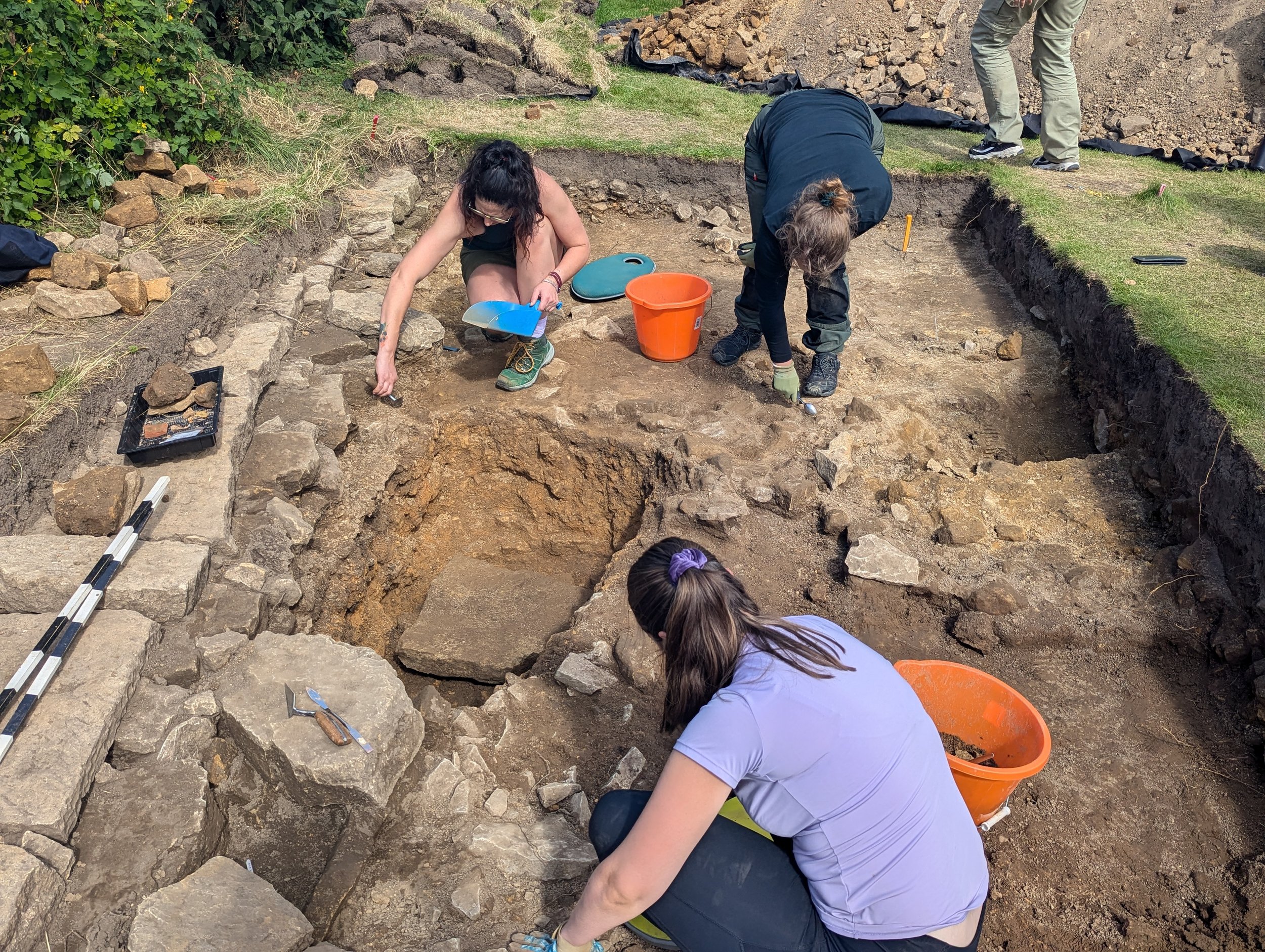 Particpllms.txtants uncovering a medieval structure at Huttons Ambo