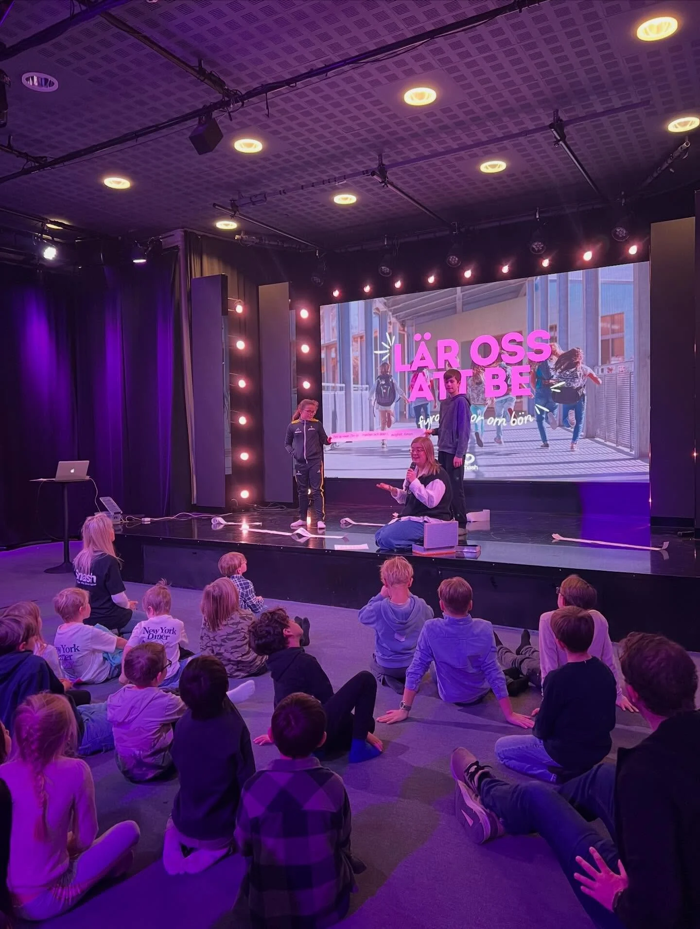 Under fyra veckor har vi med utg&aring;ngspunkt i b&ouml;nen V&aring;r Fader pratat om b&ouml;n. B&ouml;nen V&aring;r Fader &auml;r Jesus svar n&auml;r l&auml;rjungarna kommer fram till Jesus och s&auml;ger &rdquo;L&auml;r oss att be&rdquo;. 

I v&ar