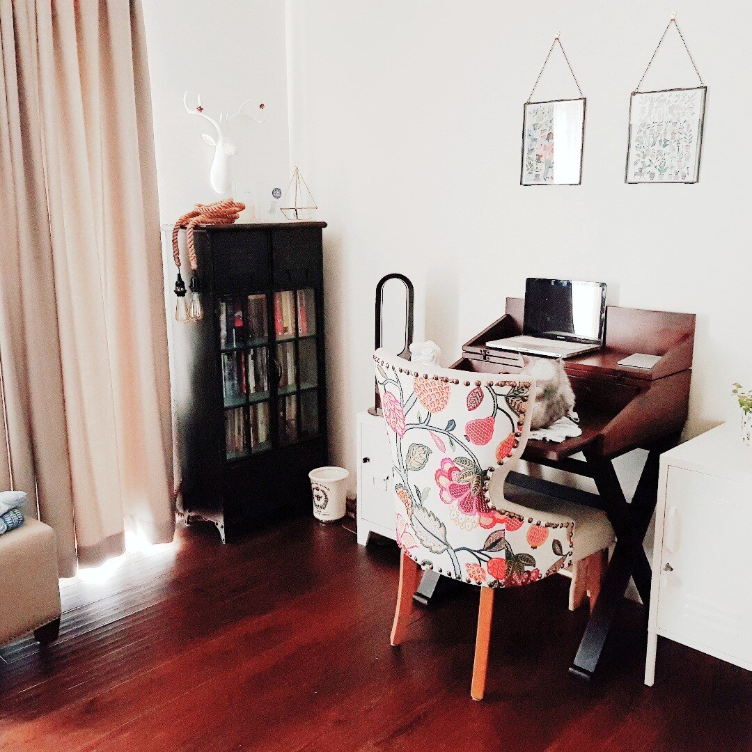 My writing always improves in an inviting environment. 
😍

#thegoodstoryco#workingfromhome#africanwriter#lovemyoffice