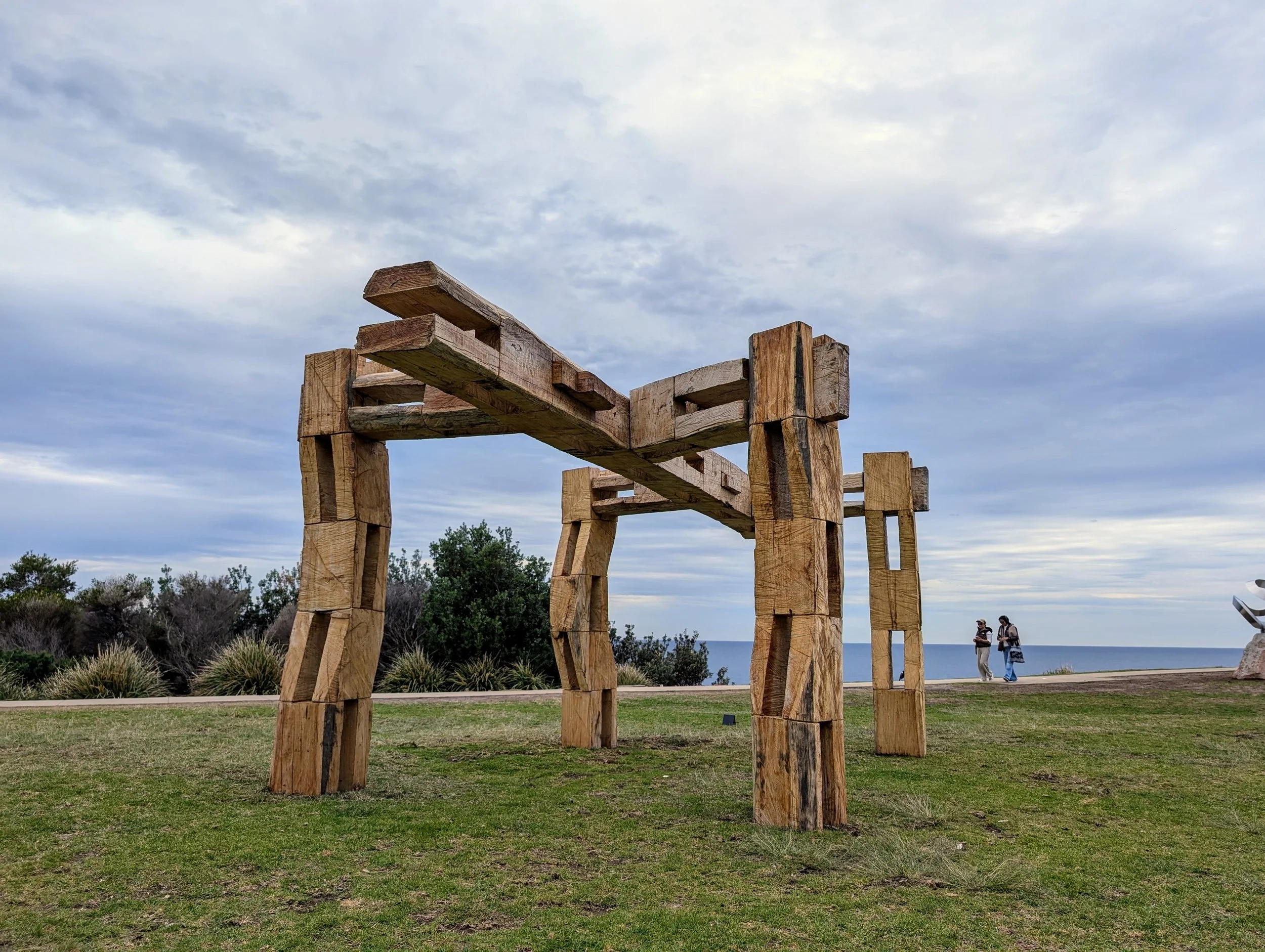 2024 Pipeline III - 250x650x400cm - Stringybark