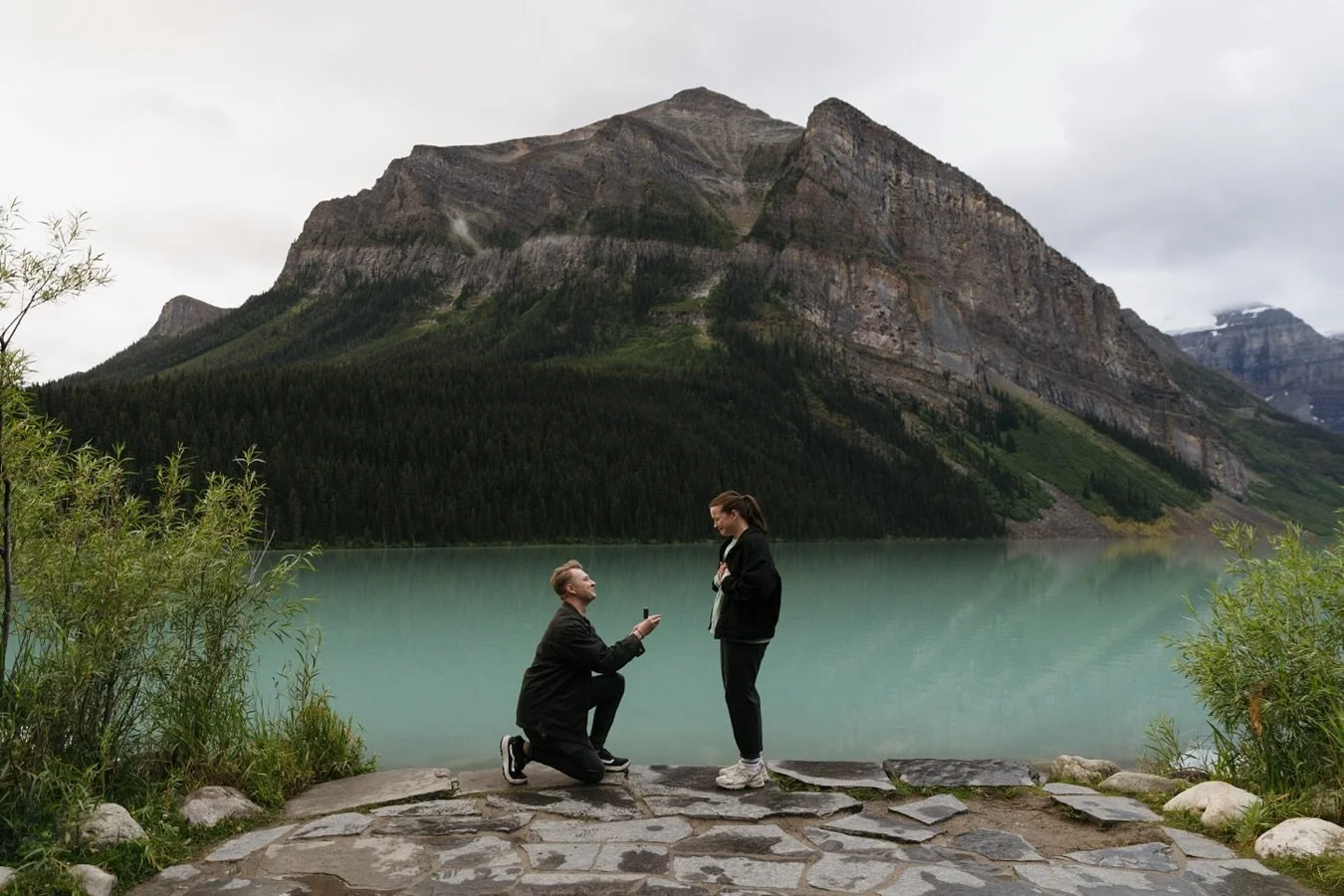 bringing back the single photo posts 
C+N at Lake Louise 🌄

#banffproposal #lakelouise #lakelouisecanada #lakelouisewedding #lakelouiseproposal #banffproposalphotographer #banffproposalplanner #lakelouiseproposalphotographer #proposal #proposalphoto