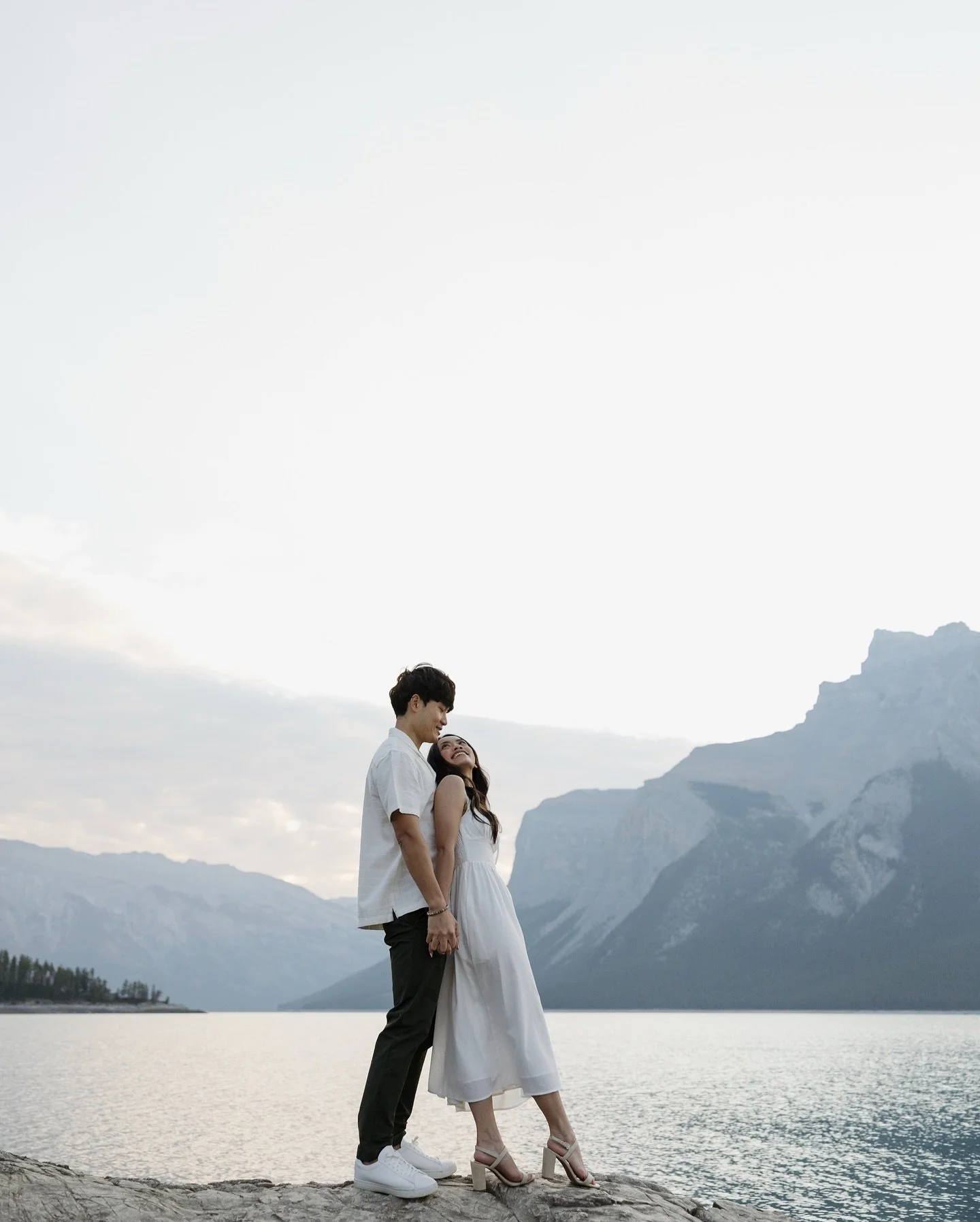 a romantic sunrise mountain engagement session with T+A 🌄

#banffengagementphotographer #banffphotographer #banffproposal #banffengagement #banffengagementsession #banffalberta #banffnationalpark #banff #mountainengagementphotos Banff engagement pho