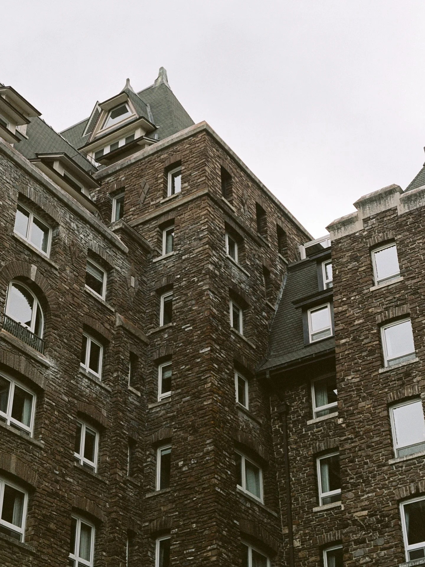 My style emphasizes real moments and embracing the imperfections with a little spice of editorial flair. I will always try to find angles that flatter you and deliver plenty of photos so that you can pick and choose the ones you love. 

That being sa