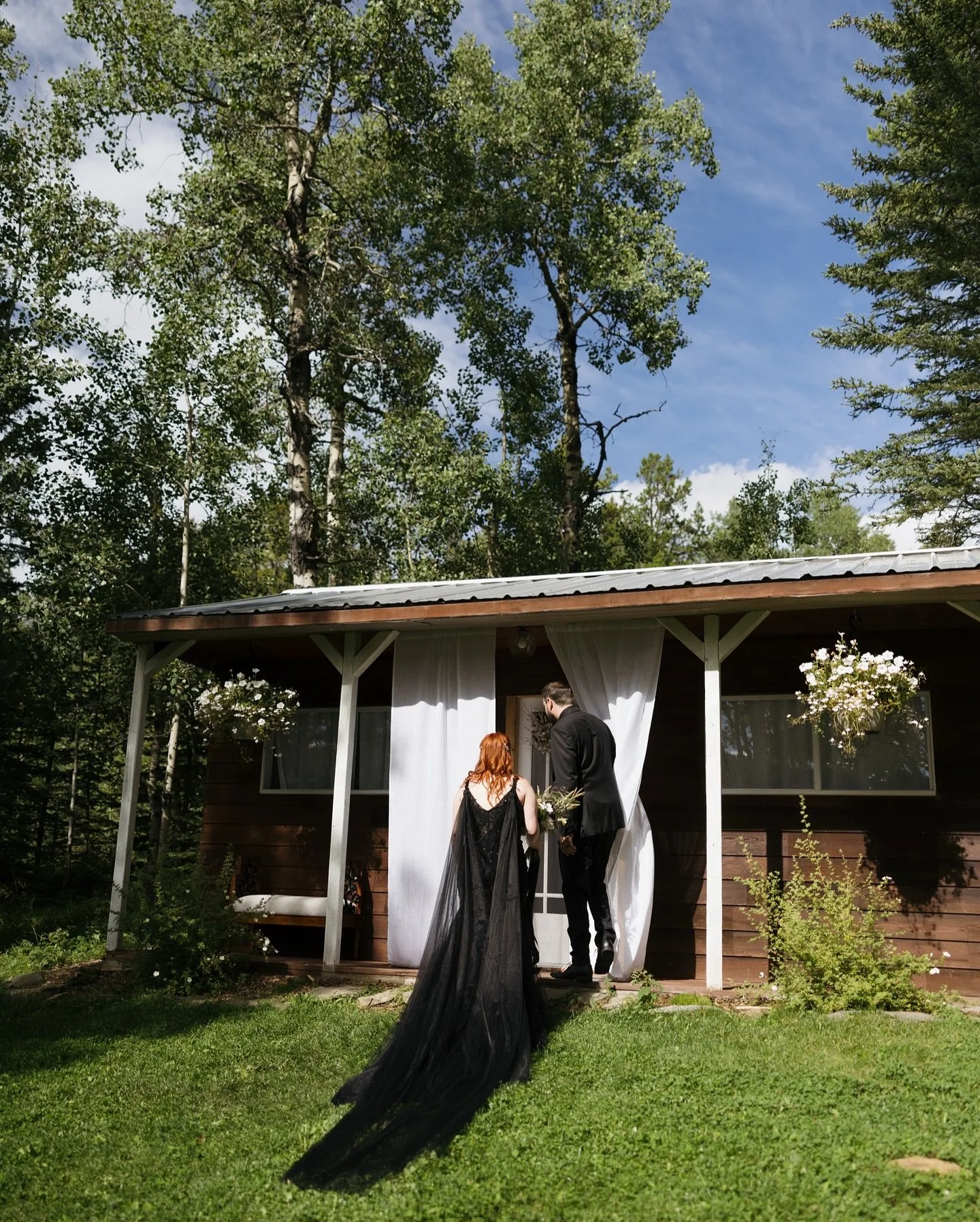 &mdash; a few of my favorite candids &amp; details from S+D&rsquo;s wedding celebration. Which one is your favorite? 

Venue @rootsandroseswv
Coordination JK Events
Photography @joannabphoto
Videography Connor Moldenhauer
Florals @mountainsewingandfl