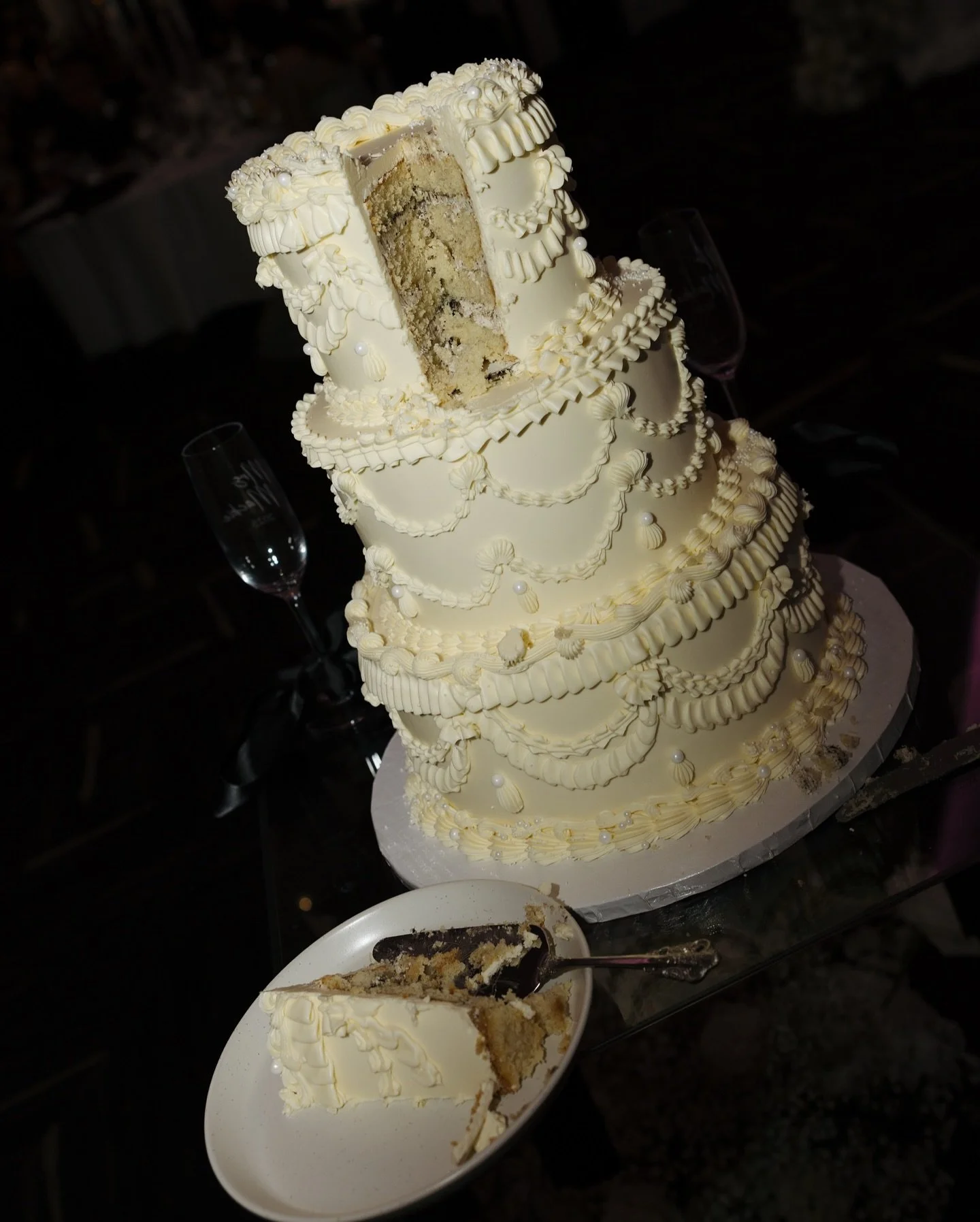 It&rsquo;s editing season over here! 
Wedding galleries have been slowly making their way home over the past few weeks and I&rsquo;m so thankful being able to document so many couples stories this year. I know I sound like a broken record but it&rsqu