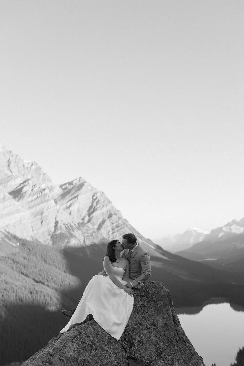 banff-sunrise-elopement-photos-10.jpg