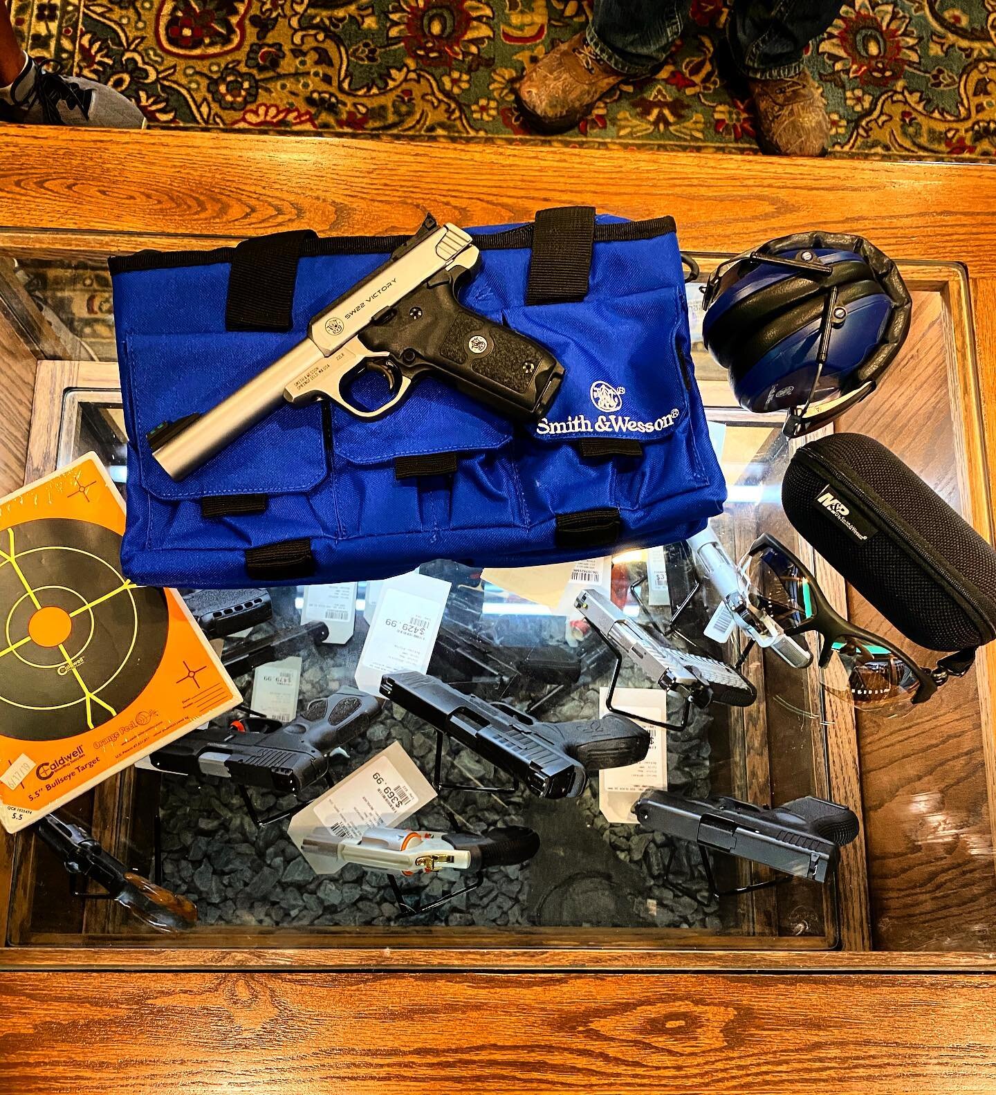 Come to Mallards and scoop up this awesome range kit for a low price of 450 dollars! 

#gunsofinstagram#mallards#guns#gunrange#guns#gunsdaily#gunz