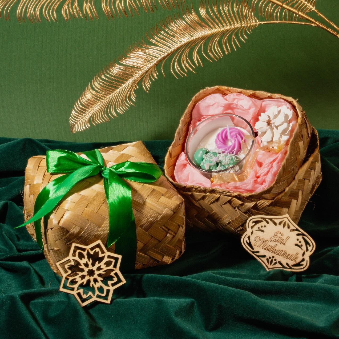 Nostalgic Minimalist Raya Gift Set &ndash; a compact essentials besek for your on-the-go celebrations. 

Curated for simplicity without compromising joy, it&rsquo;s sure to elevate your once-a-year festivities. Discover Zephyrie&rsquo;s signature Ray