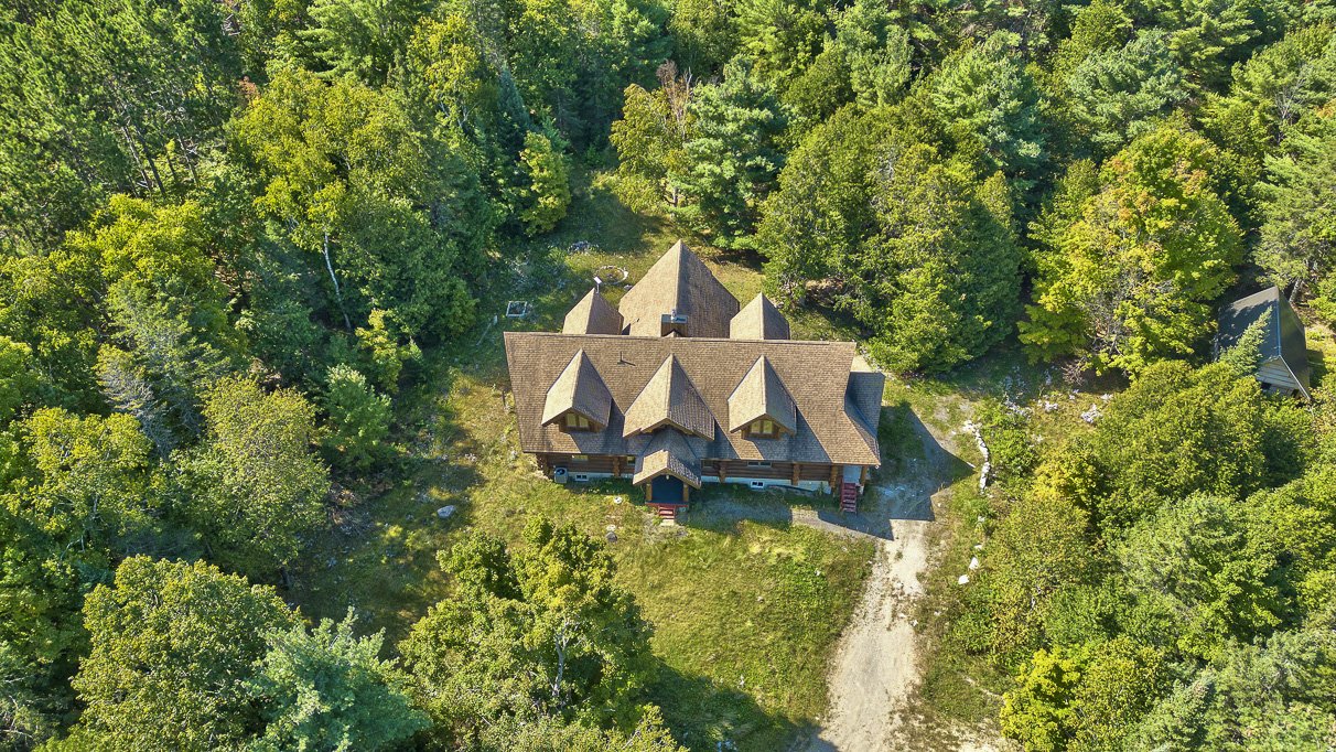 2467 Darling Road.jpg