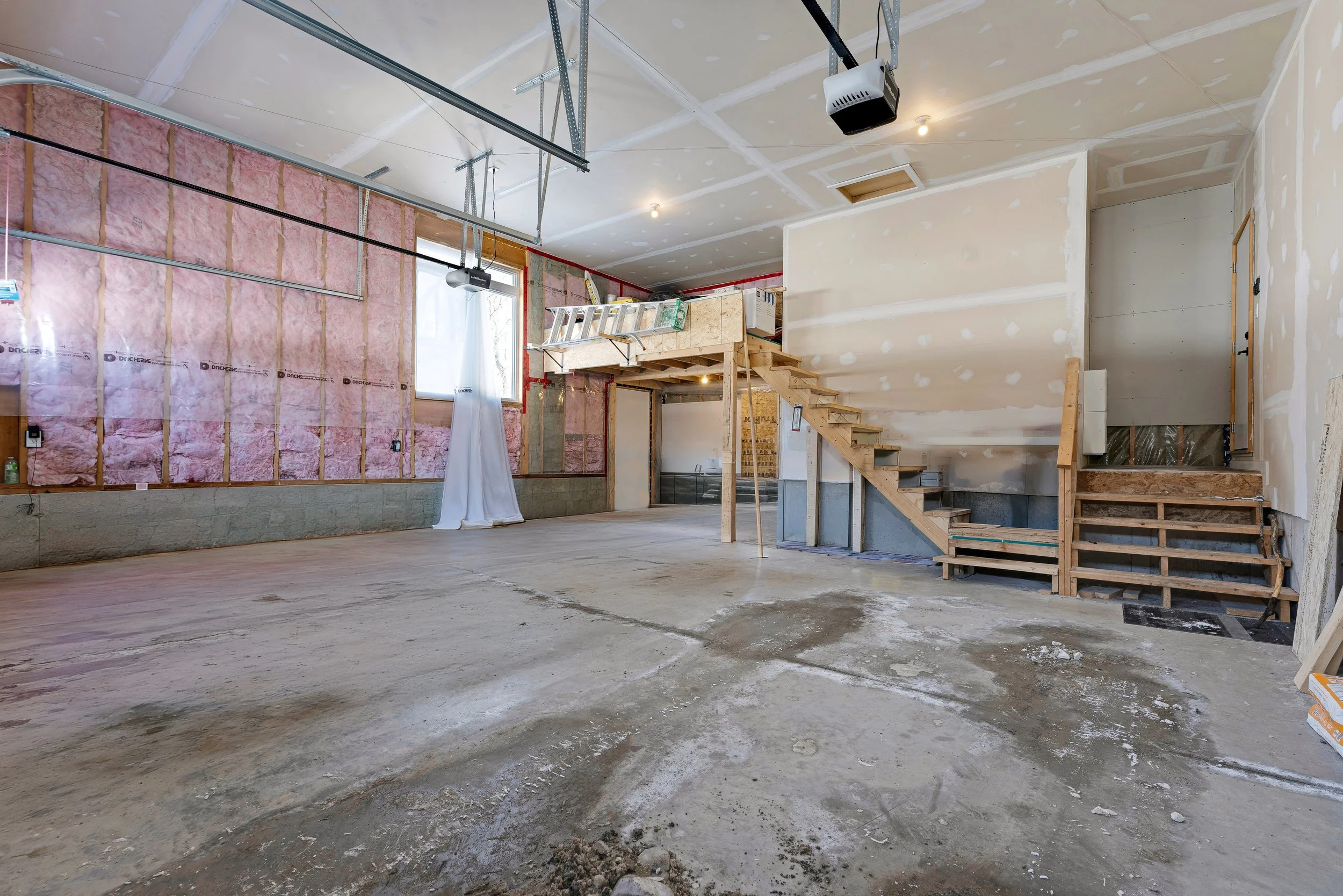 dsc00318-dsc00322 my best attempt to cleanup the garage.JPG