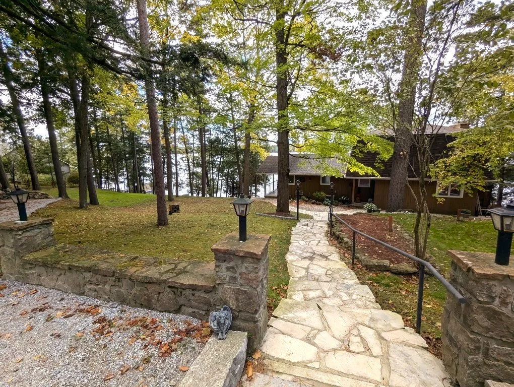Driveway towards the House 1 (Custom).jpg