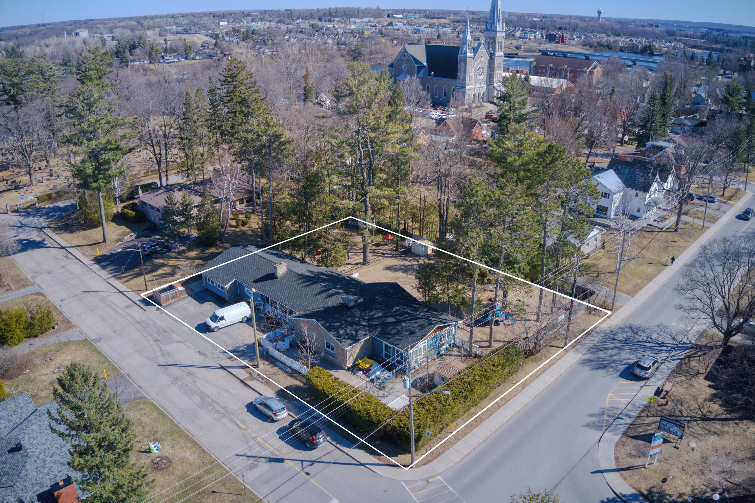 32 Ewen St - LOT LINE.jpg