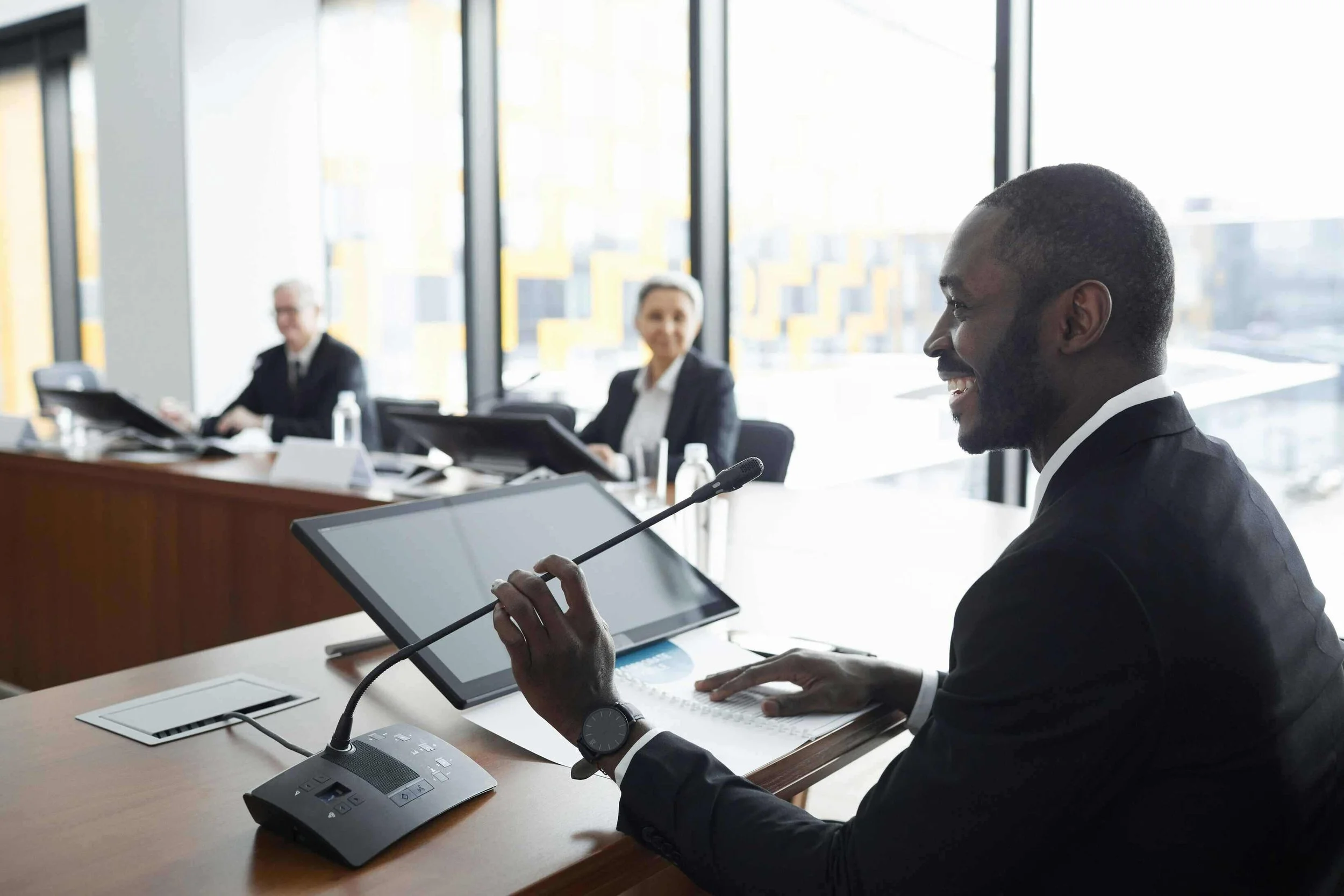 The 7-Word Phrase That Makes CEOs Stop and Listen (And How to Use It in Your Next Meeting)