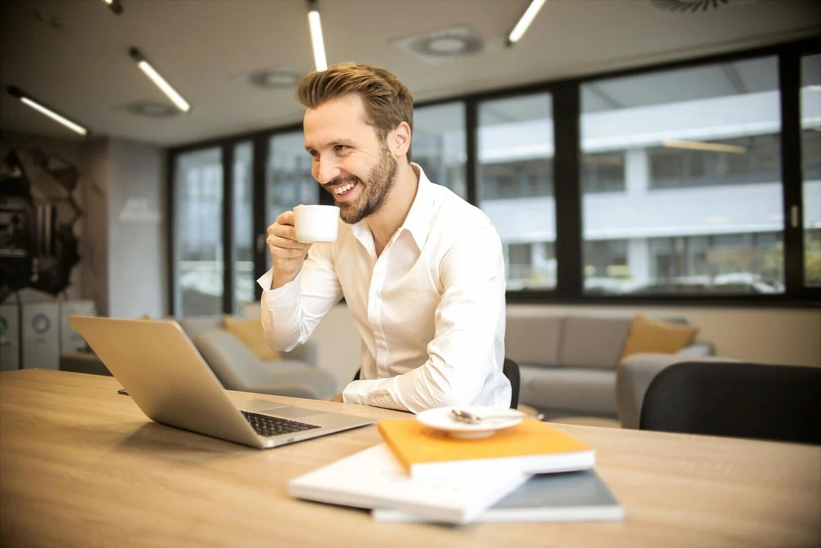 7 Easy Business English Phrases That Make You Sound Professional (Even If You're Nervous)