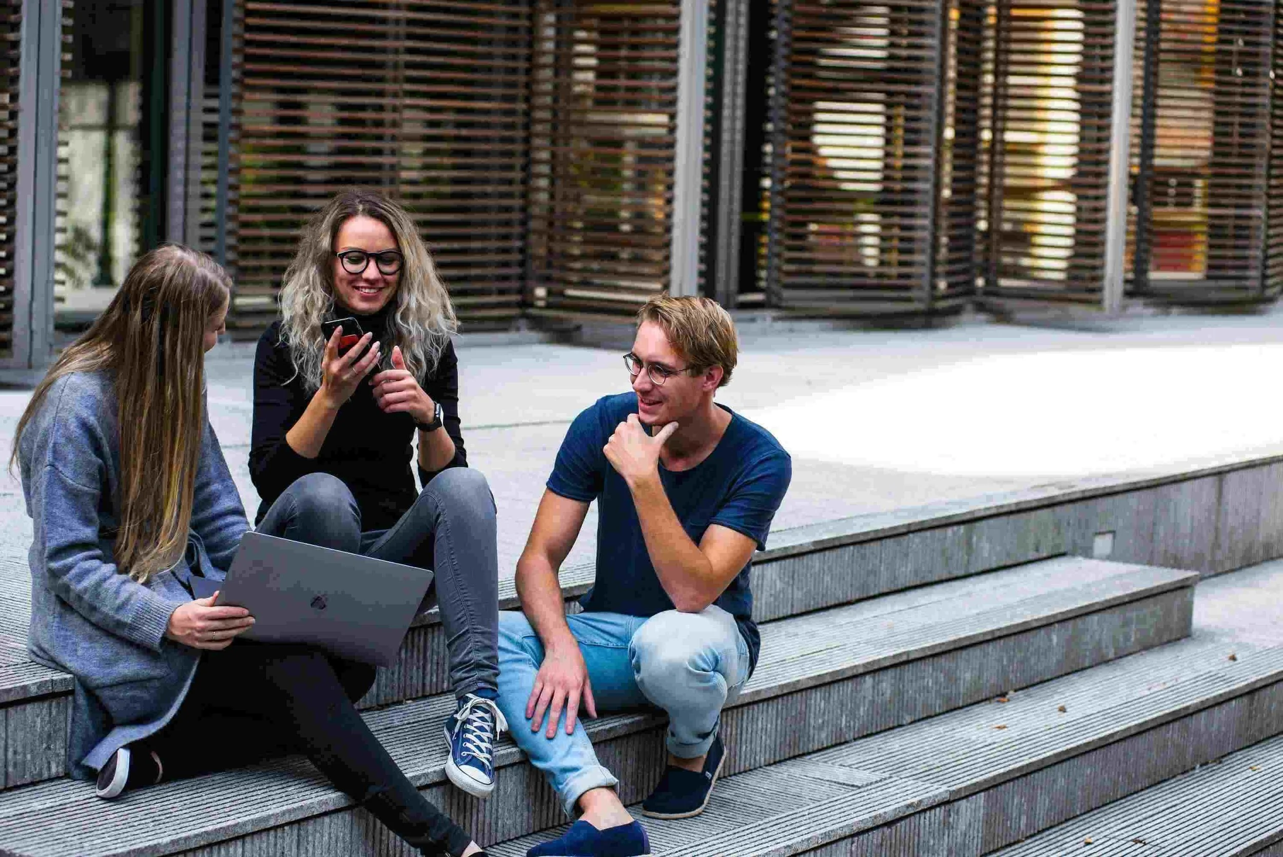 5 Simple Ways to Sound More Natural in English Conversations (Without Studying Grammar)