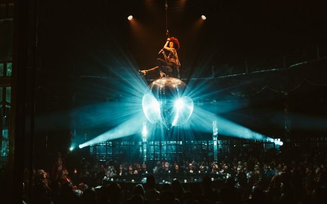 Two Cents: La Ronde (Strut &amp; Fret)