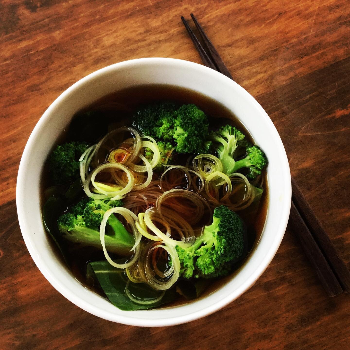 Soba, tsuyu, broccoli, greens and pickled shallot

#feelgoodfood #healthyeating #vegan #vegetables #vitaminc #japanese #longevity #soup #broth #fillingfood #lightfood #umami #japanesefood #japanesehomecooking