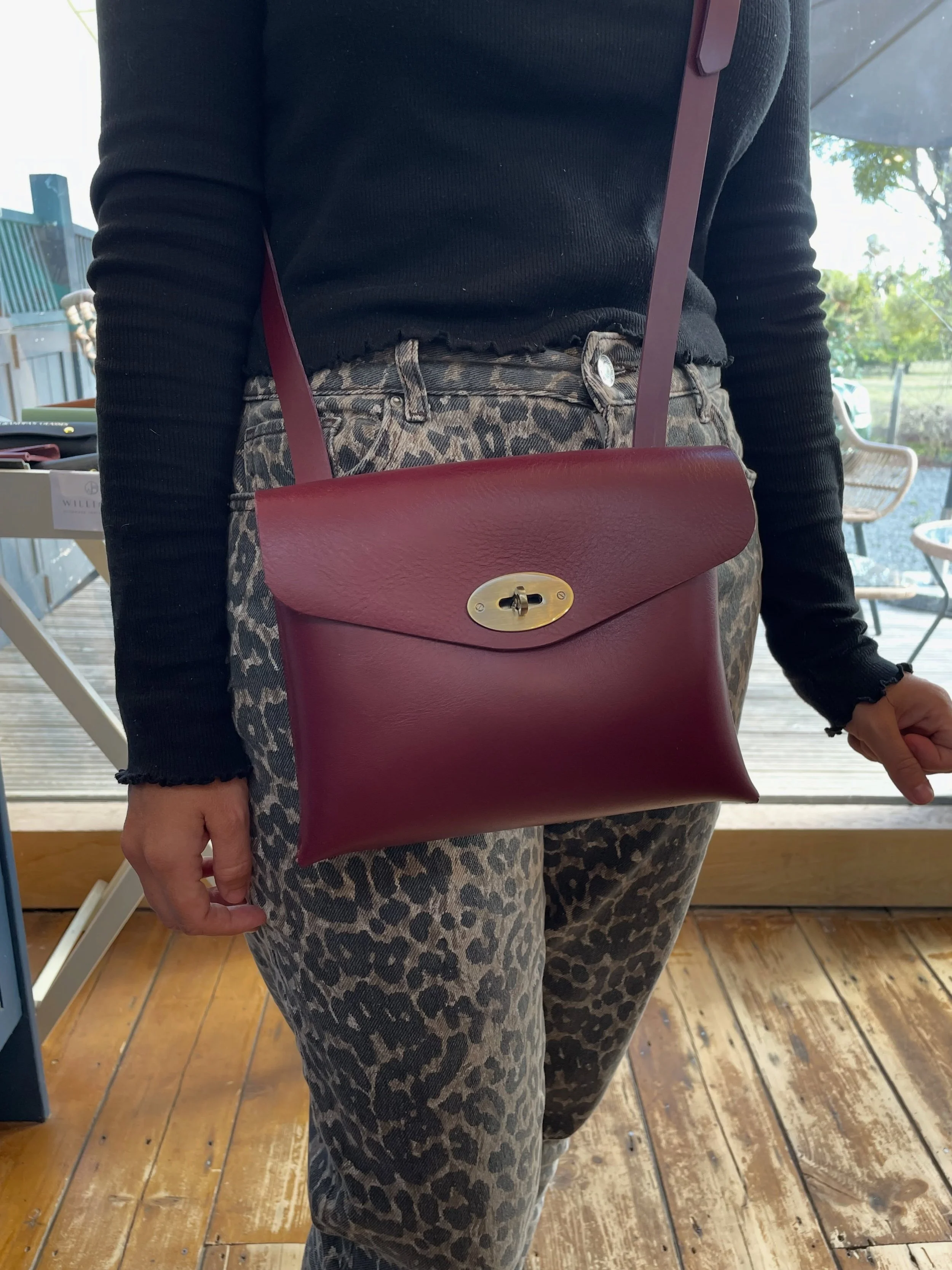 A new workshop&hellip; that I forgot to tell you about! 🙈

I introduced my small crossbody bag workshop, ran a trial session, and then somehow missed the rather important bit of actually sharing it with you!

So here it is 🤎 Come and spend some tim