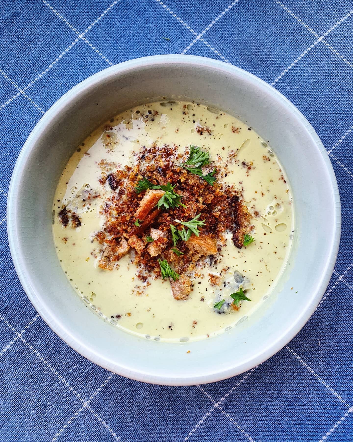 Green pea soup with crispy bread crumbs!

A really delicious, quick and easy soup! Really good for this time of a year since it, despite being a hot creamy soup, grasps to the last memories of summer with it's vibrant green colour and fairly light ta