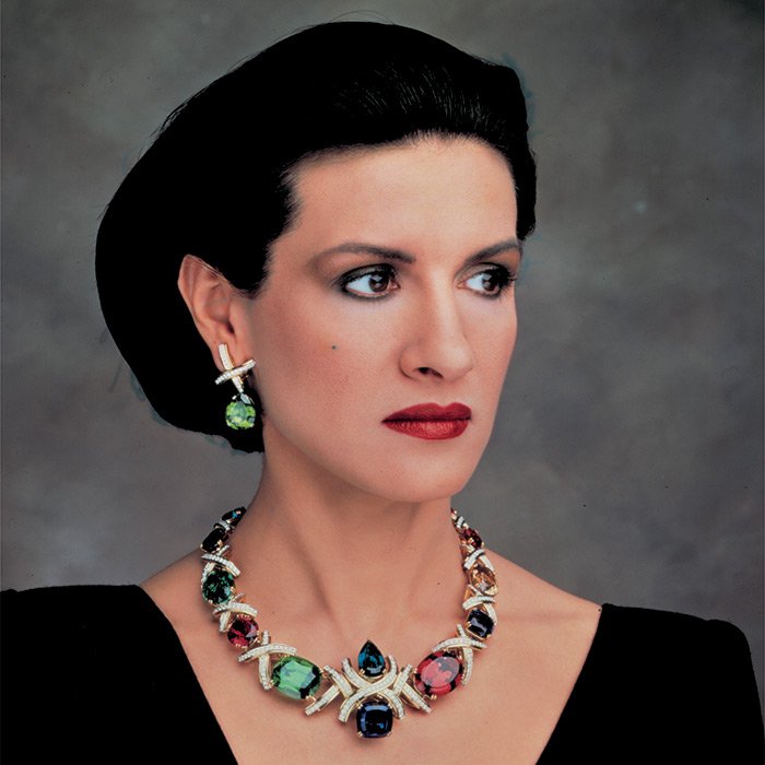 To celebrate Paloma Picasso’s 35th anniversary at Tiffany & Co., the American jeweler acquired this 1985 Paloma Picasso original necklace for its archives. Composed of fifteen colored stones evoking berlingots candy, it embodies the de