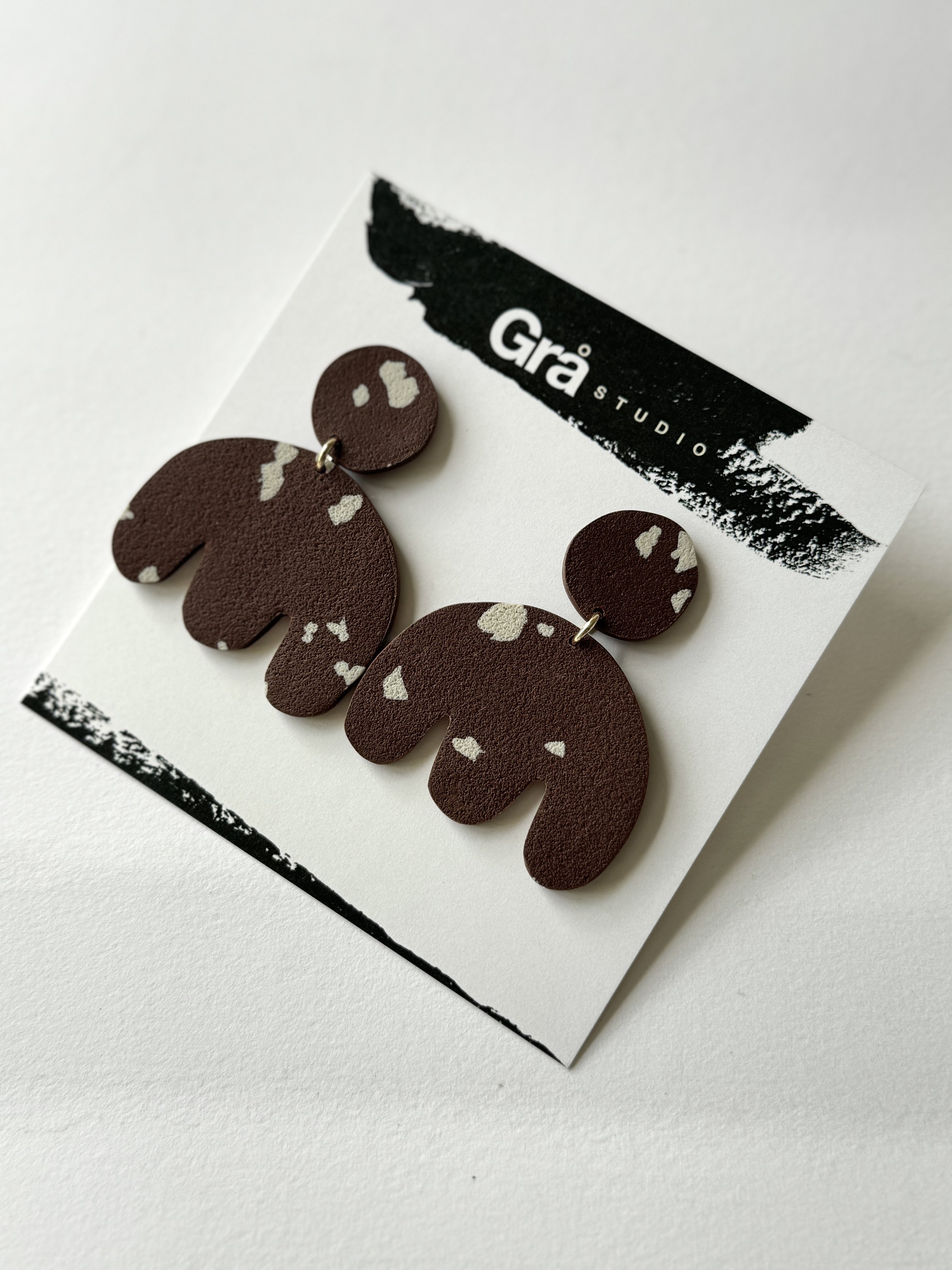 MINNIE / STATEMENT EARRINGS / BROWN